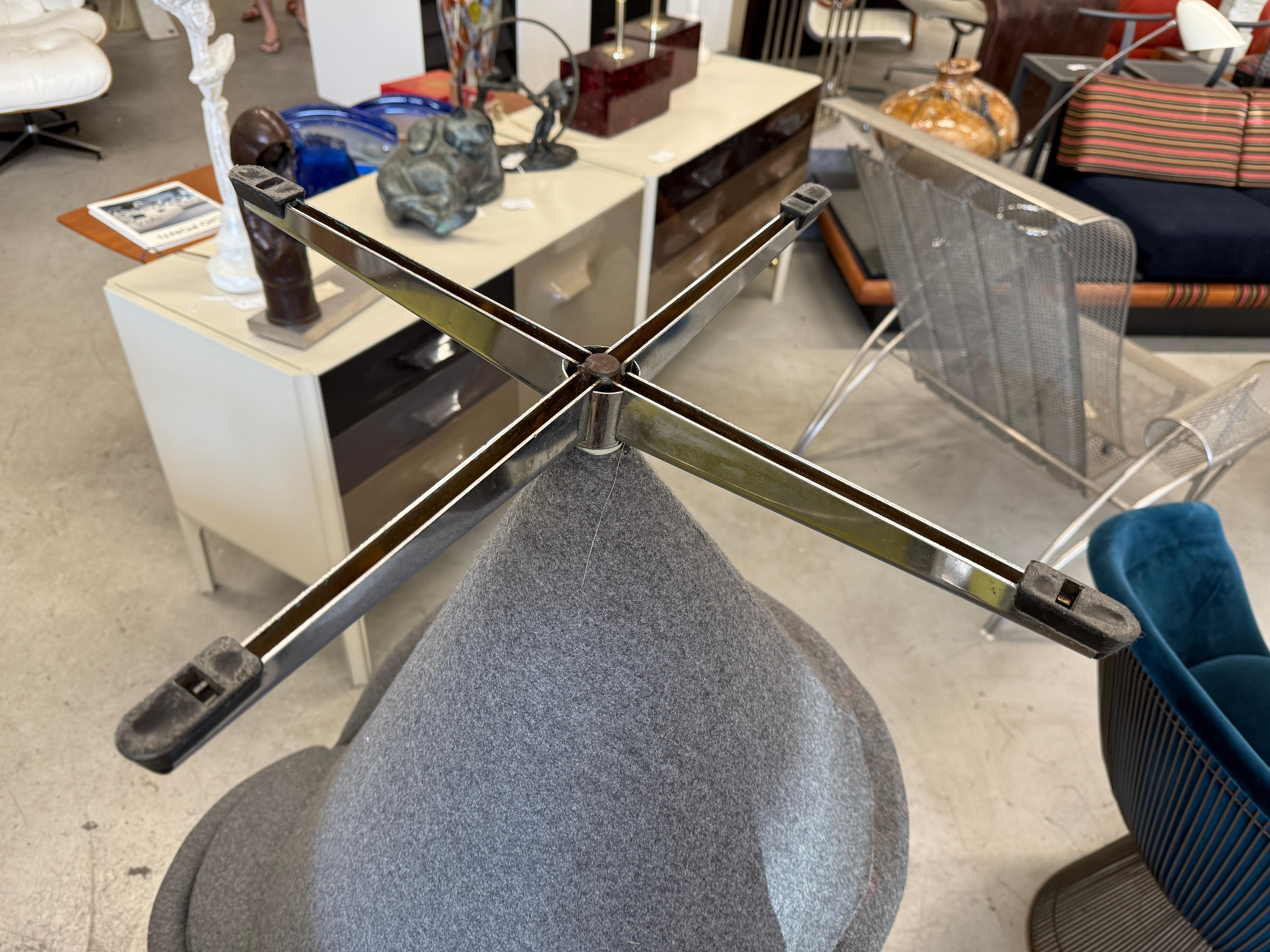 Sillas Verner Panton Retapizadas en Franela de Lana Gris en venta 5