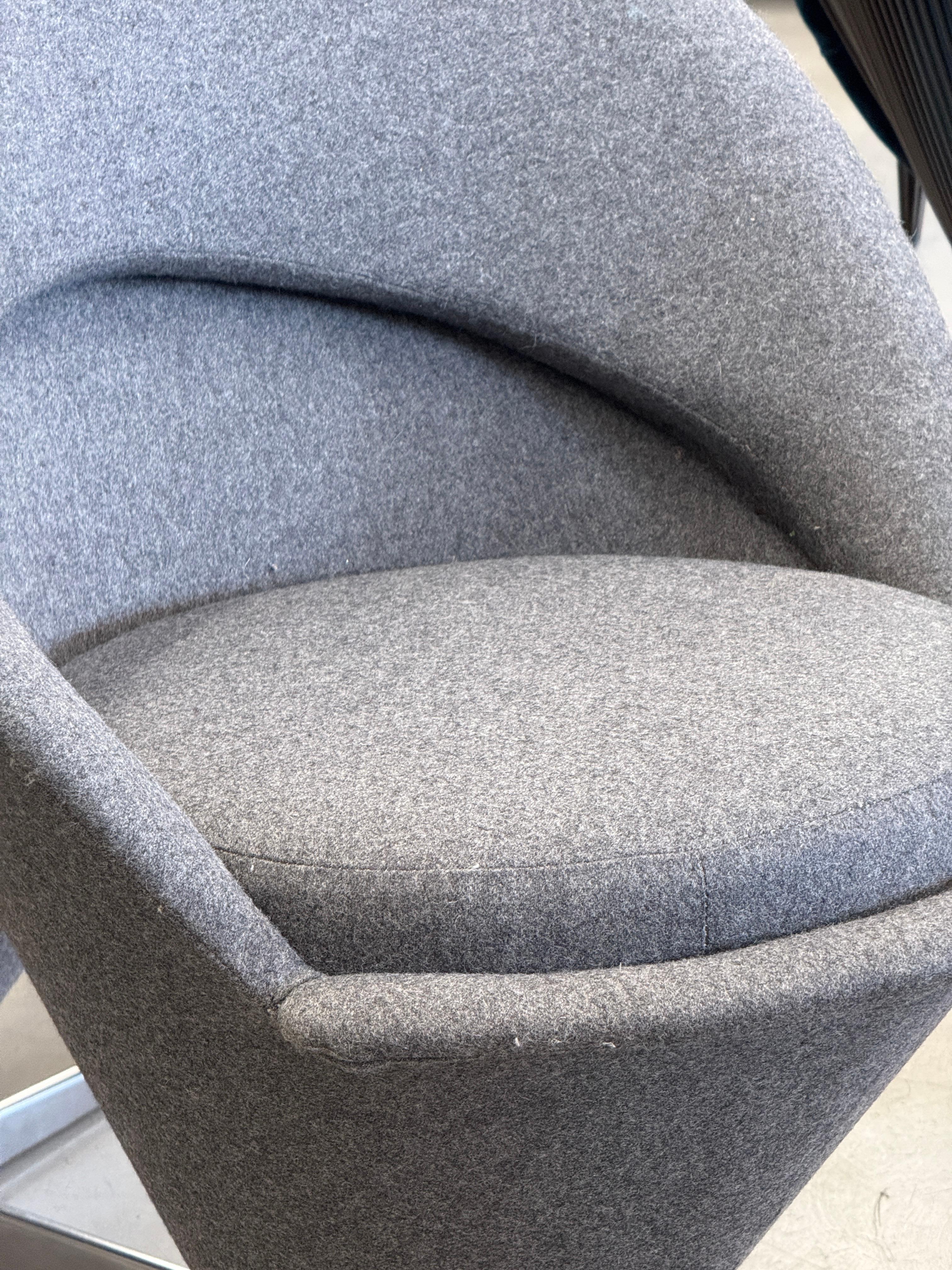 Sillas Verner Panton Retapizadas en Franela de Lana Gris en venta 10