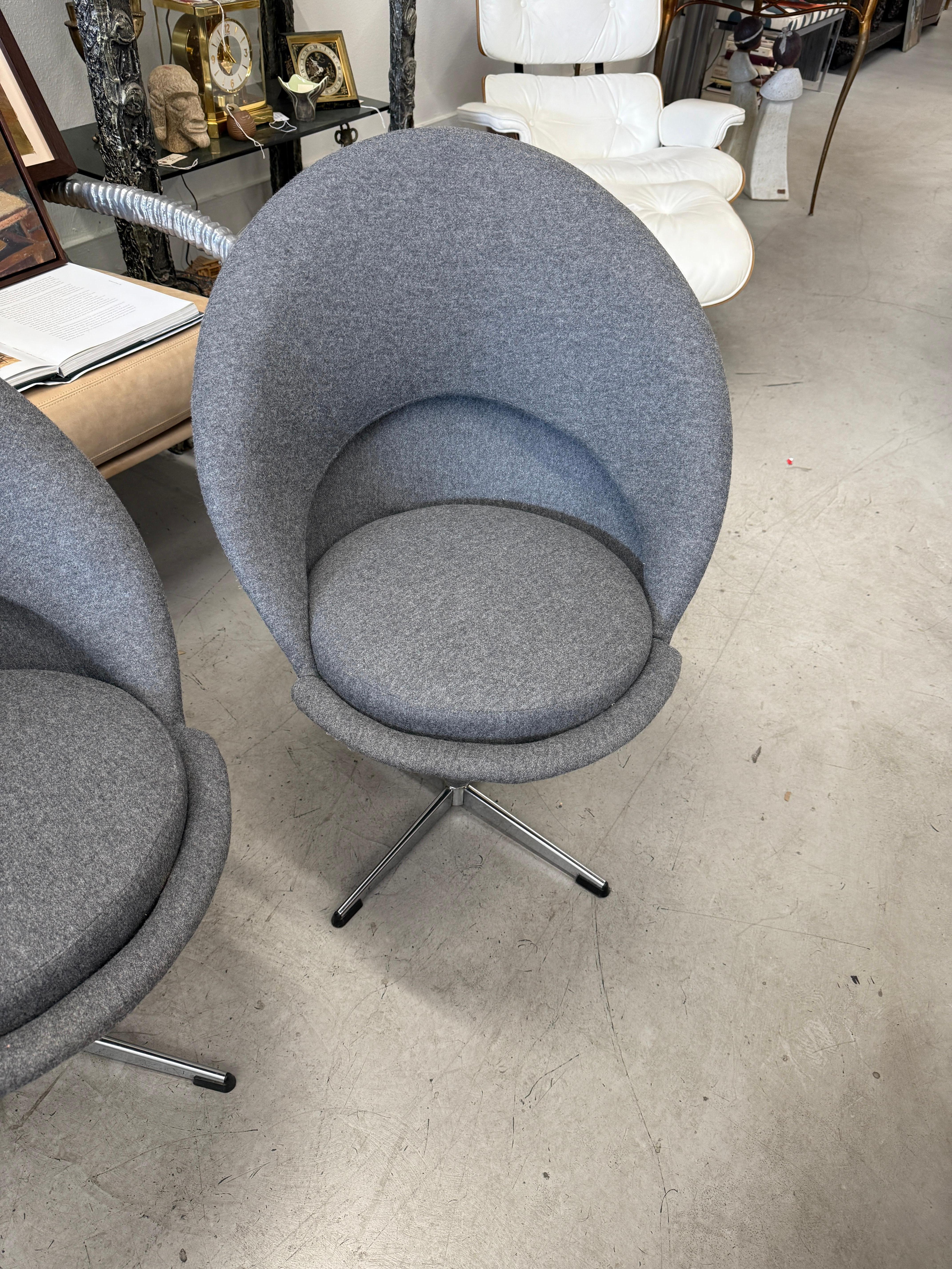 Sillas Verner Panton Retapizadas en Franela de Lana Gris en venta 13