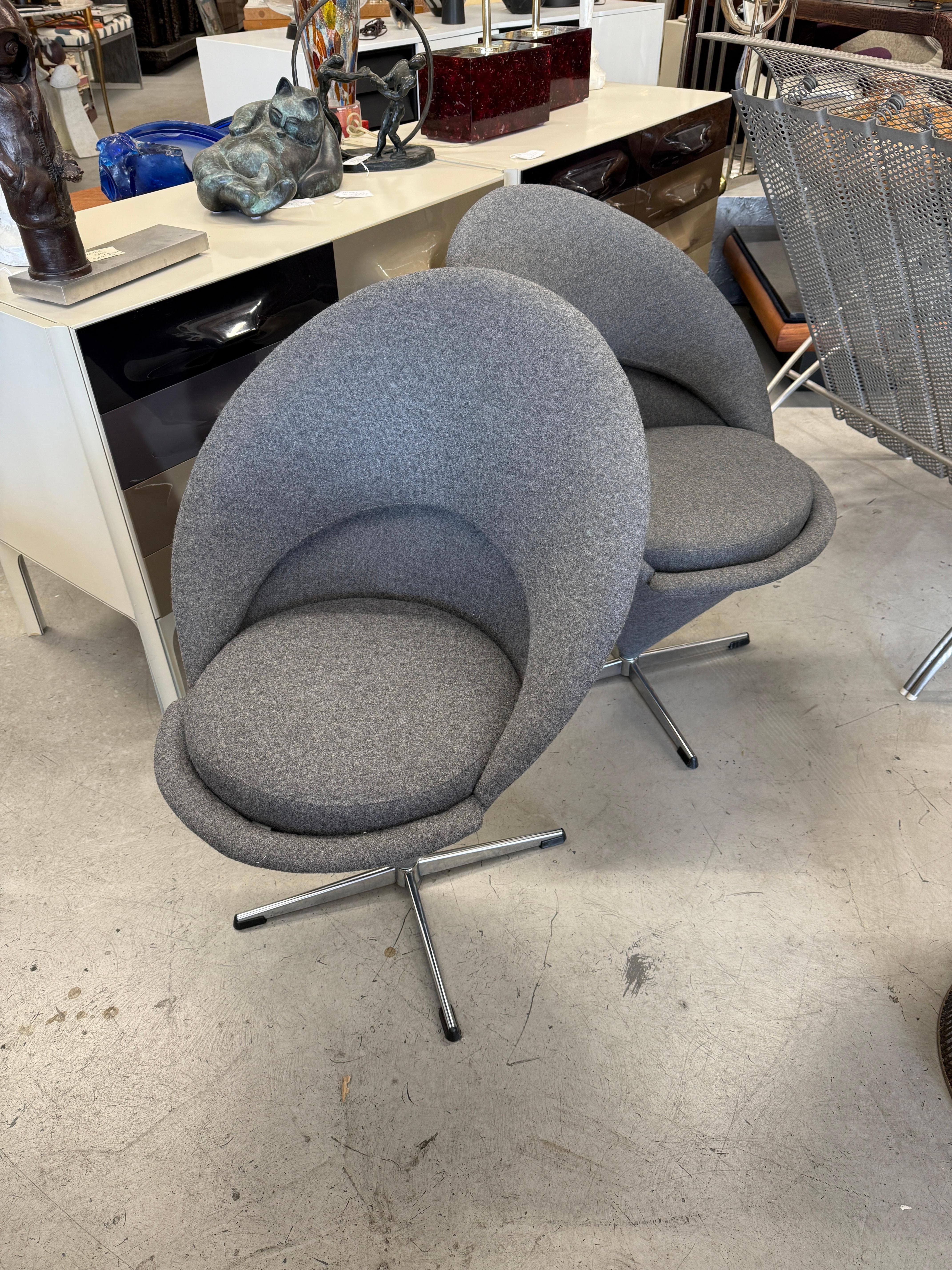 Sillas Verner Panton Retapizadas en Franela de Lana Gris Danés en venta