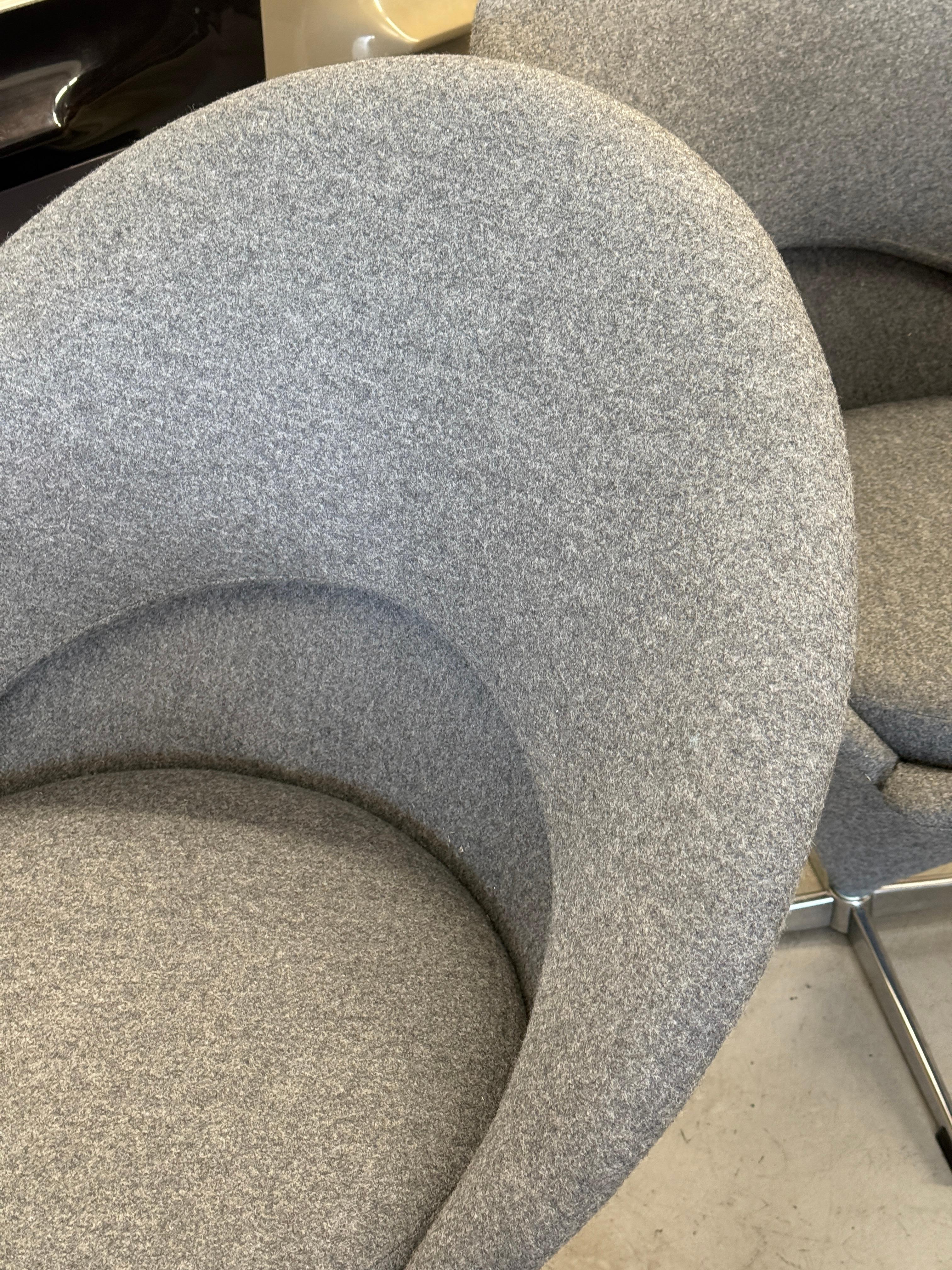 Sillas Verner Panton Retapizadas en Franela de Lana Gris en Bueno estado para la venta en Palm Springs, CA