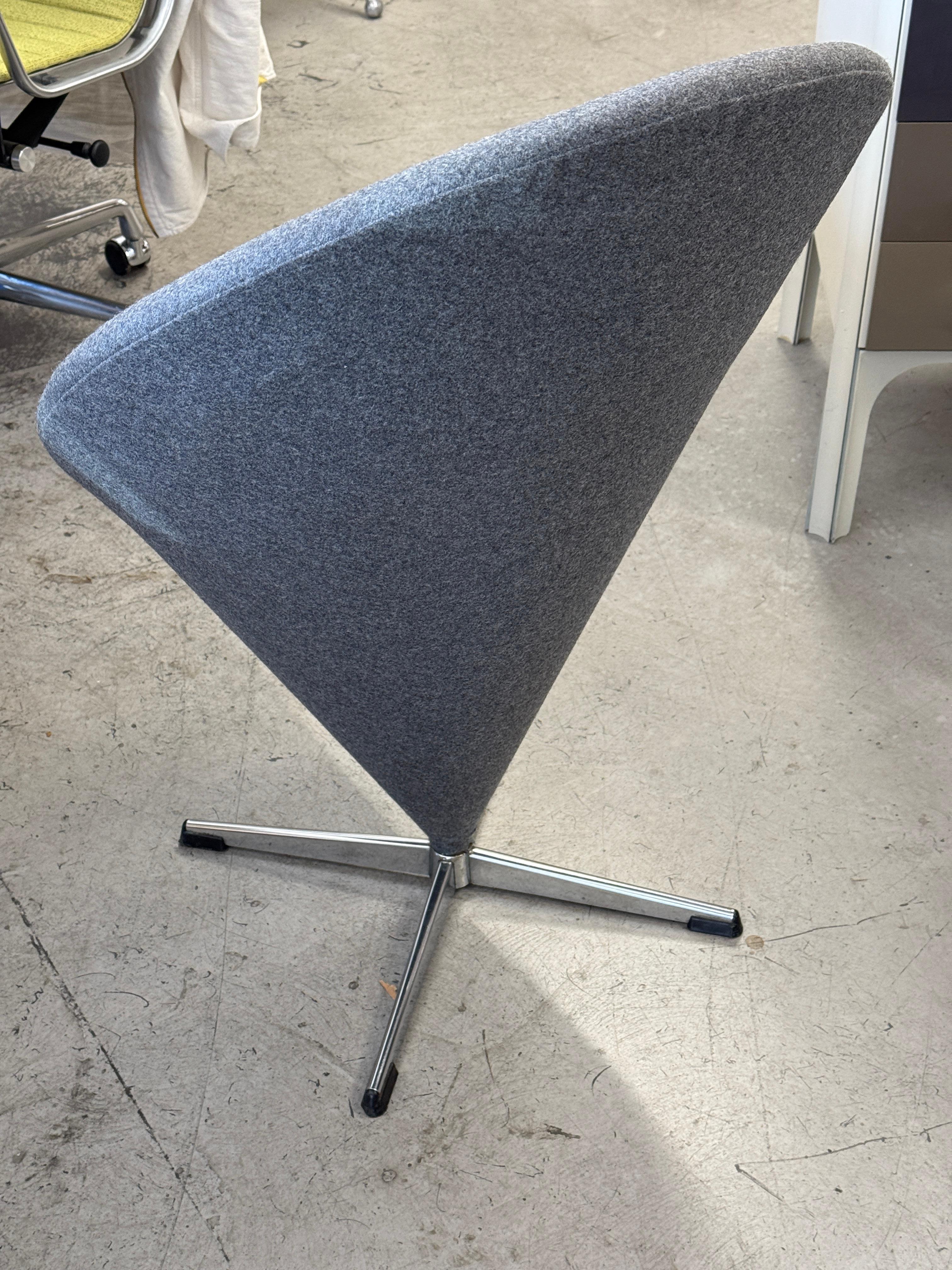 Sillas Verner Panton Retapizadas en Franela de Lana Gris siglo XX en venta