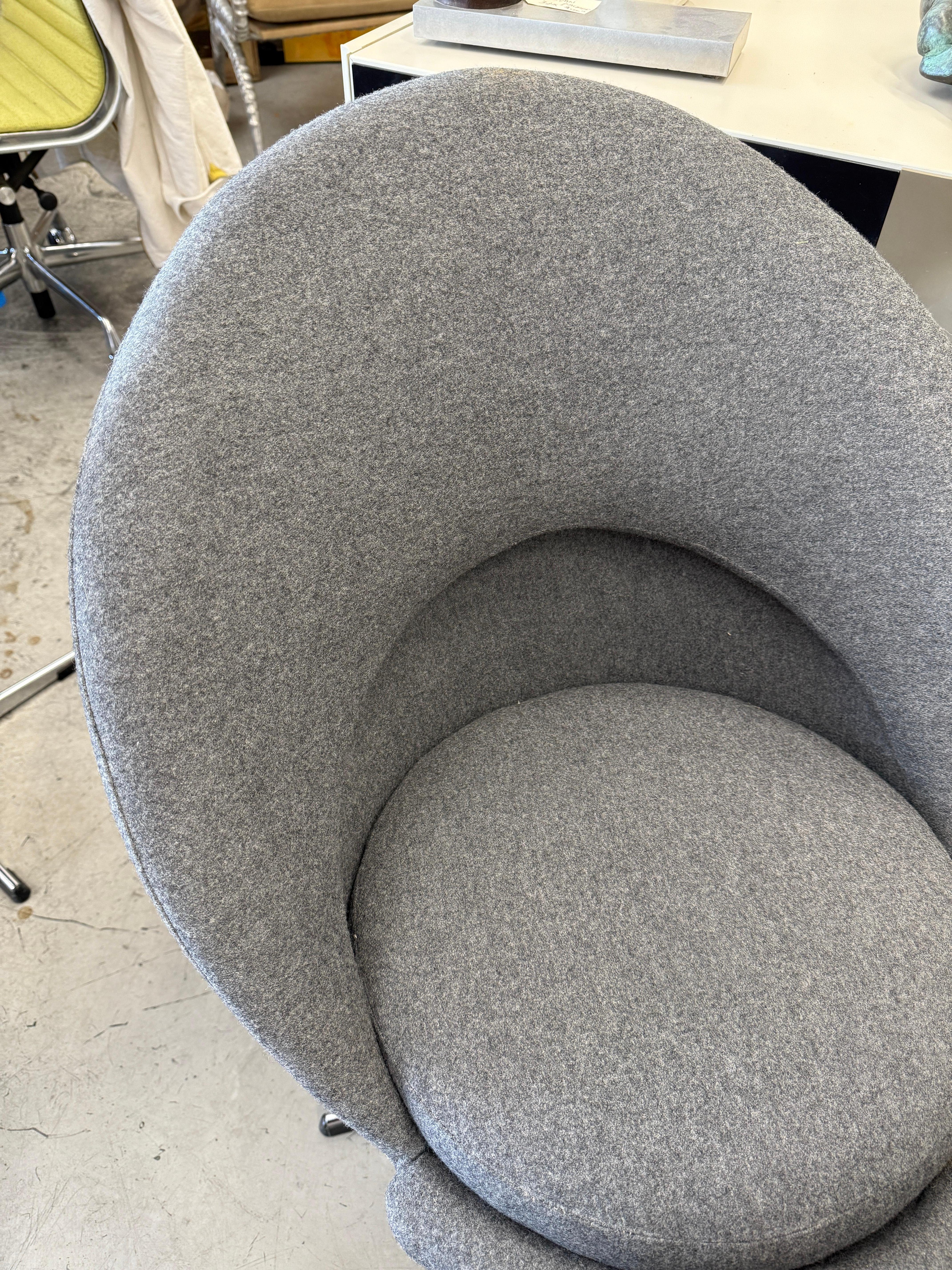 Sillas Verner Panton Retapizadas en Franela de Lana Gris en venta 2