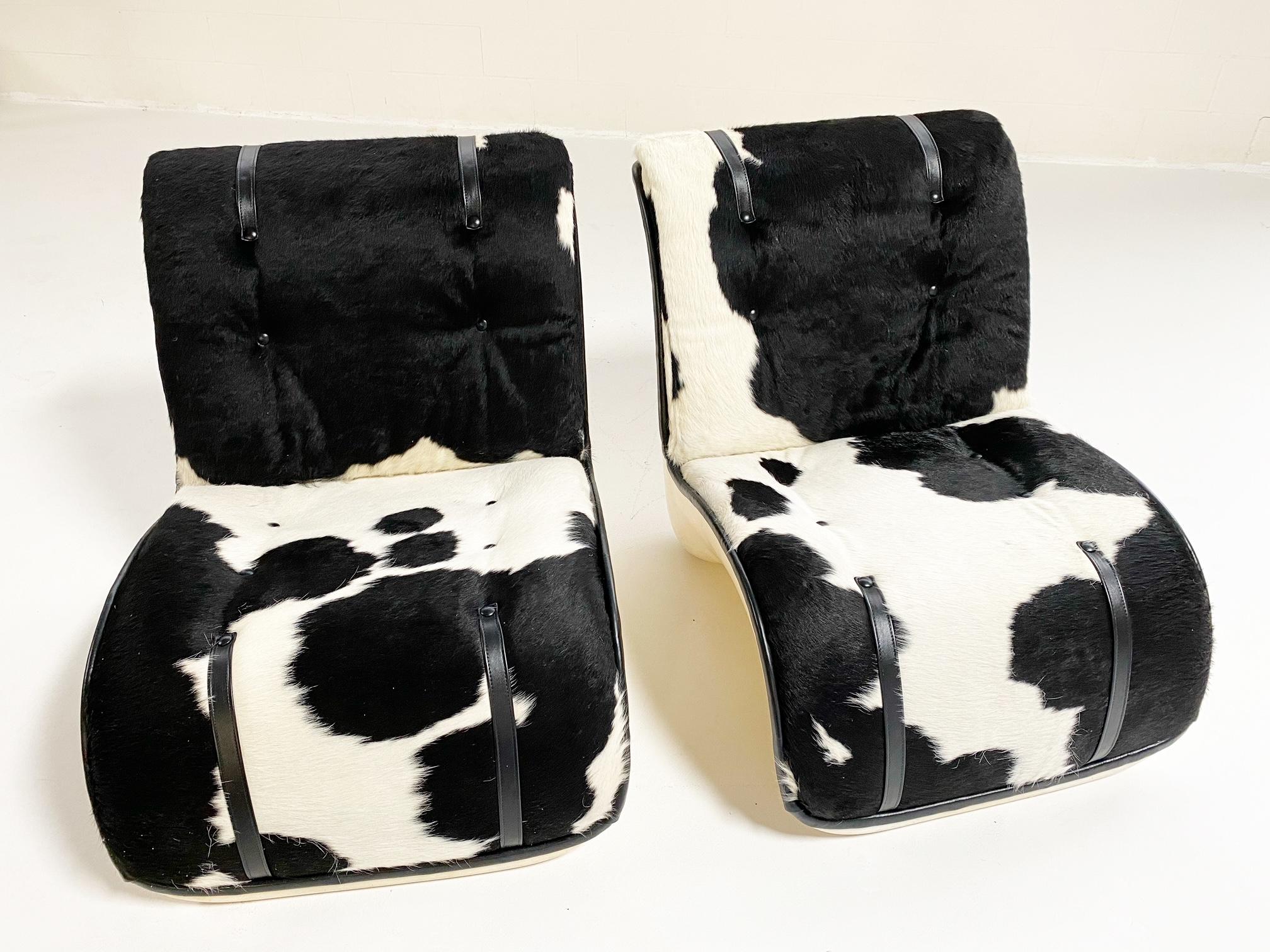 Wow. Diese Stühle sind extrem cool. Ein seltenes Paar von Verner Panton Lounges. Panton begeisterte sich für die Formen, die man mit Kunststoff herstellen konnte, und für die Schaffung futuristischer Formen. Zweifelsohne ist dies bei diesen