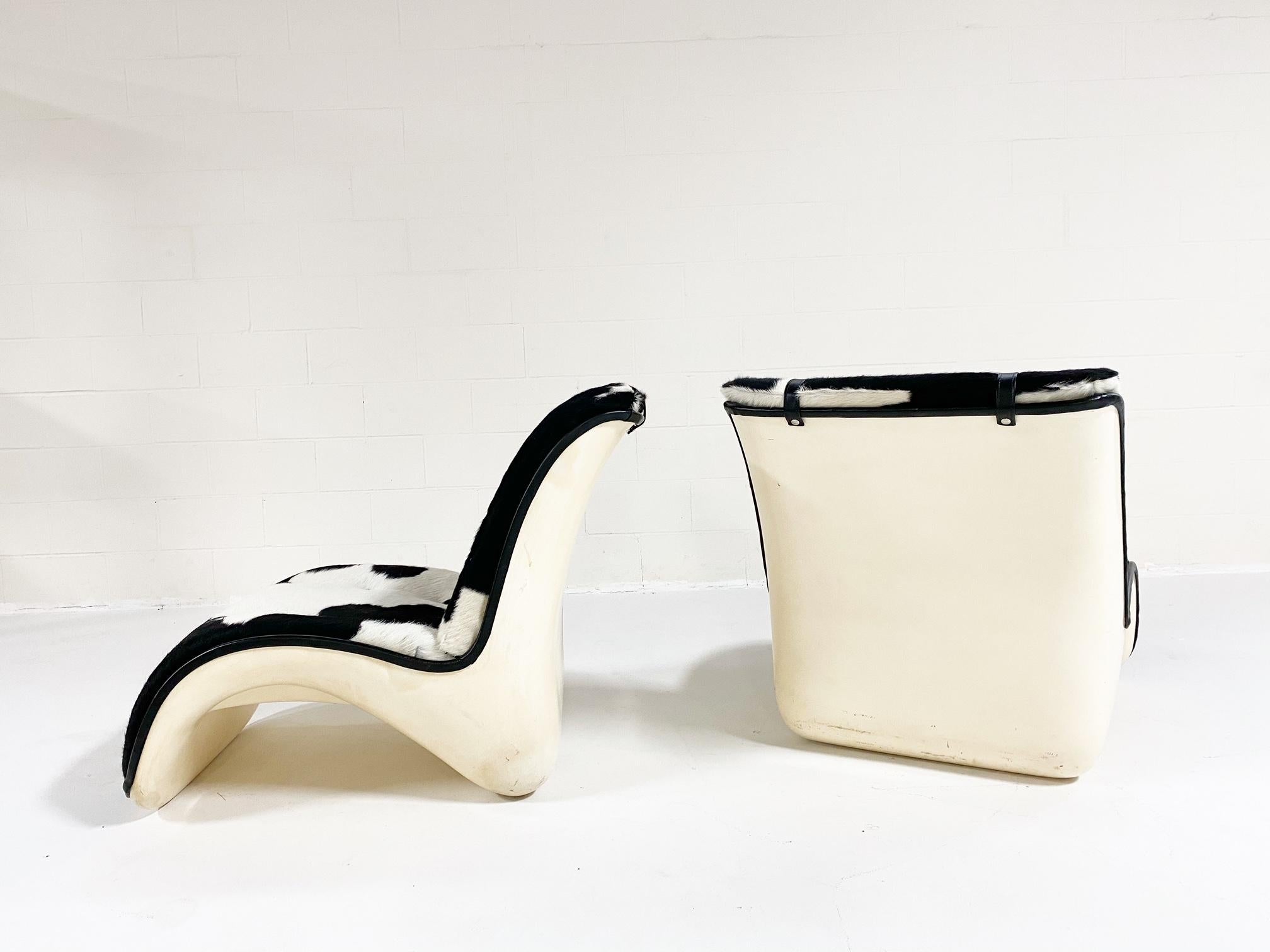 Scandinave moderne Paire de fauteuils de salon Verner Panton en fibre de verre, cuir et cuir de vache brésilienne en vente