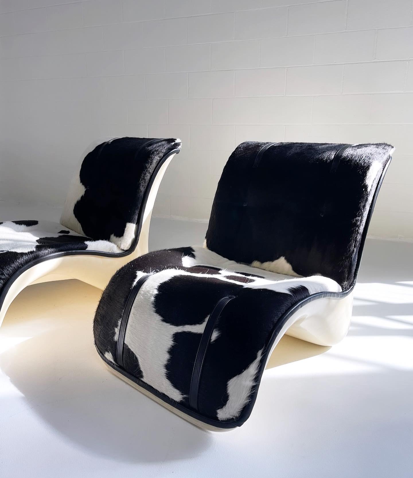 Mid-20th Century Verner Panton Fiberglass Lounge Chairs in Brazilian Cowhide and Leather, Pair For Sale