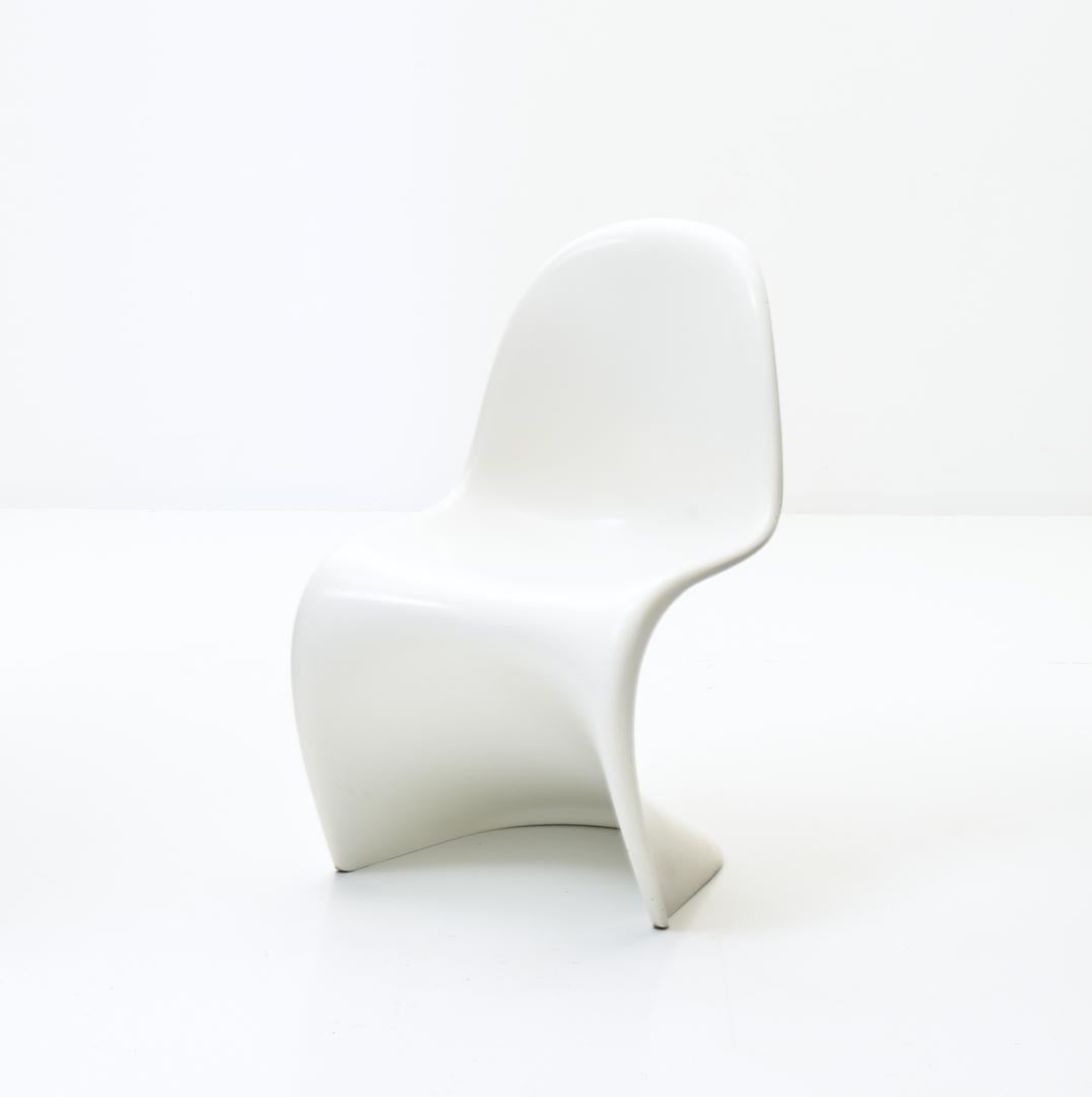 Frühe Version des Designklassikers von Verner Panton aus Polyurethan Hartschaum, 1960s Jahre. Insgesamt 9 Stühle erhältlich. Alle in sehr gutem Zustand. Polyurethan Hartschaum.