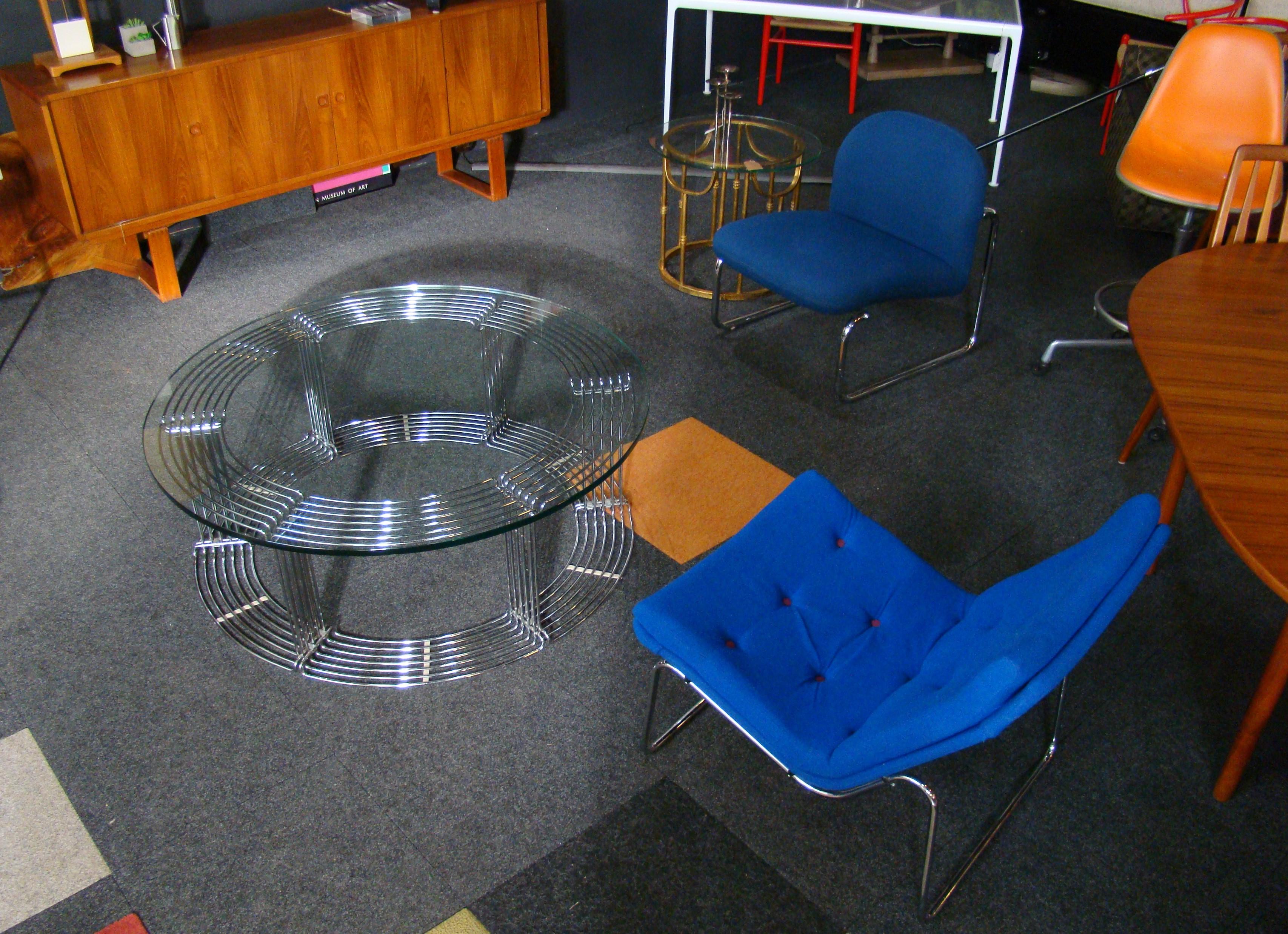 Rare coffee table designed by Verner Panton for Fritz Hansen, Denmark 1971. This chrome wire coffee table is very hard to find as you often see the dining table. This is from the Pantonova series (known for its control of negative space and