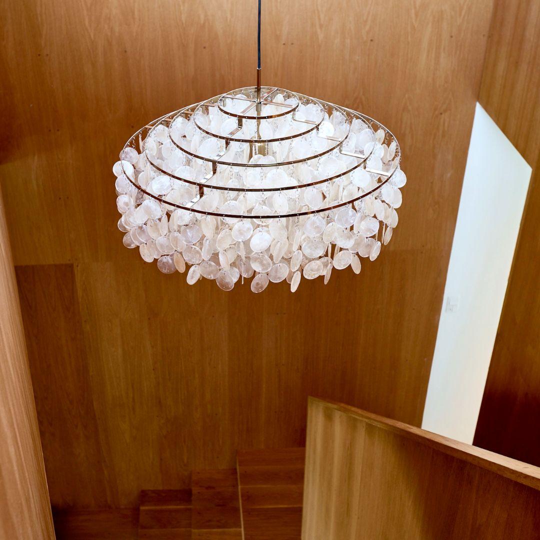 Mid-Century moderno Lampada a sospensione 'Fun 11DM' di Verner Panton in conchiglie e ottone per Verpan in vendita