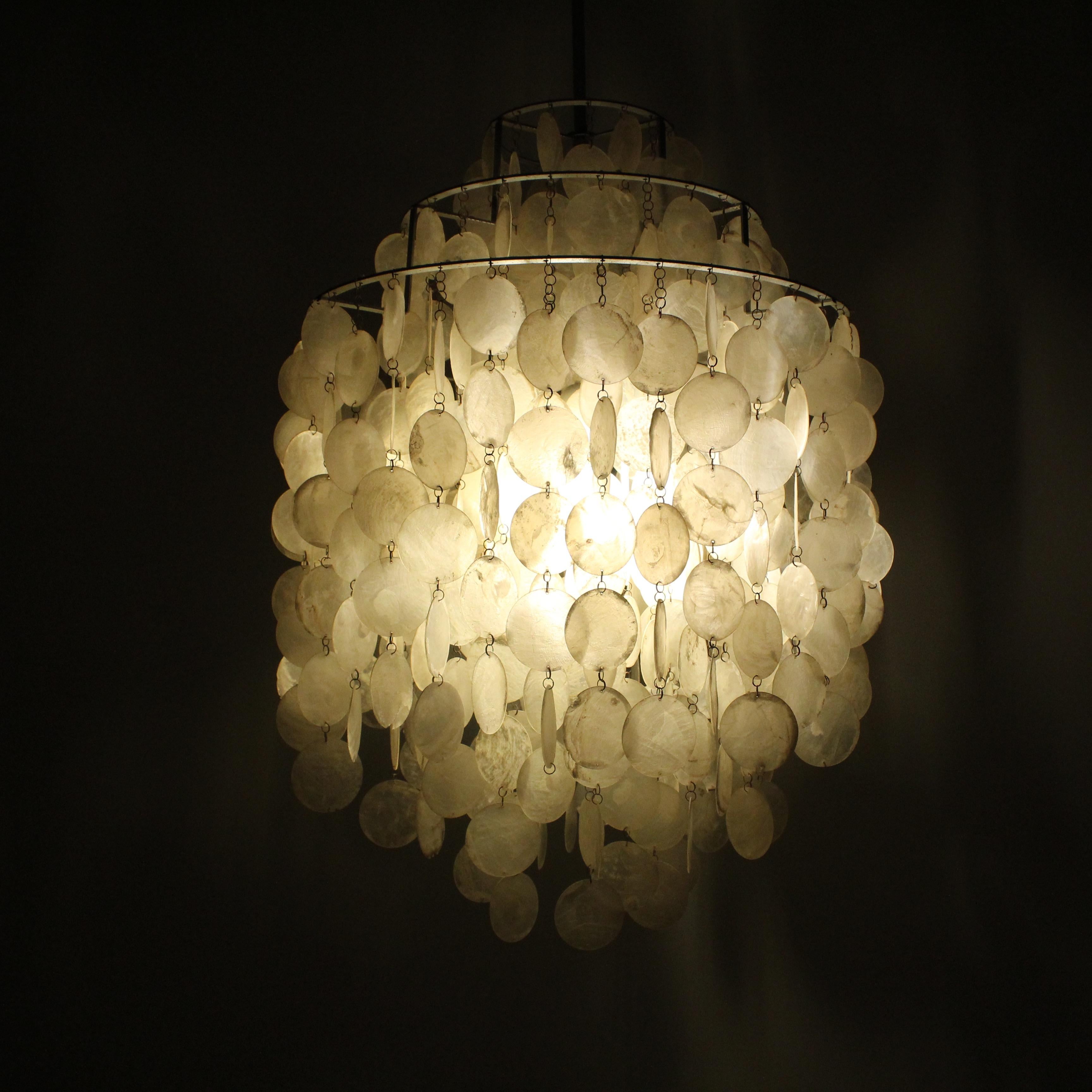 Verner Panton Fun 1DM shell Chandelier, 1960s In Good Condition For Sale In Milano, Lombardia
