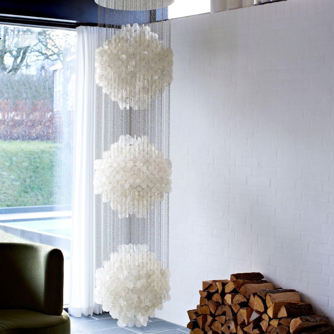 Contemporary Verner Panton 'Fun 5DM' Chandelier Lamp in Sea Shells and Wood for Verpan For Sale