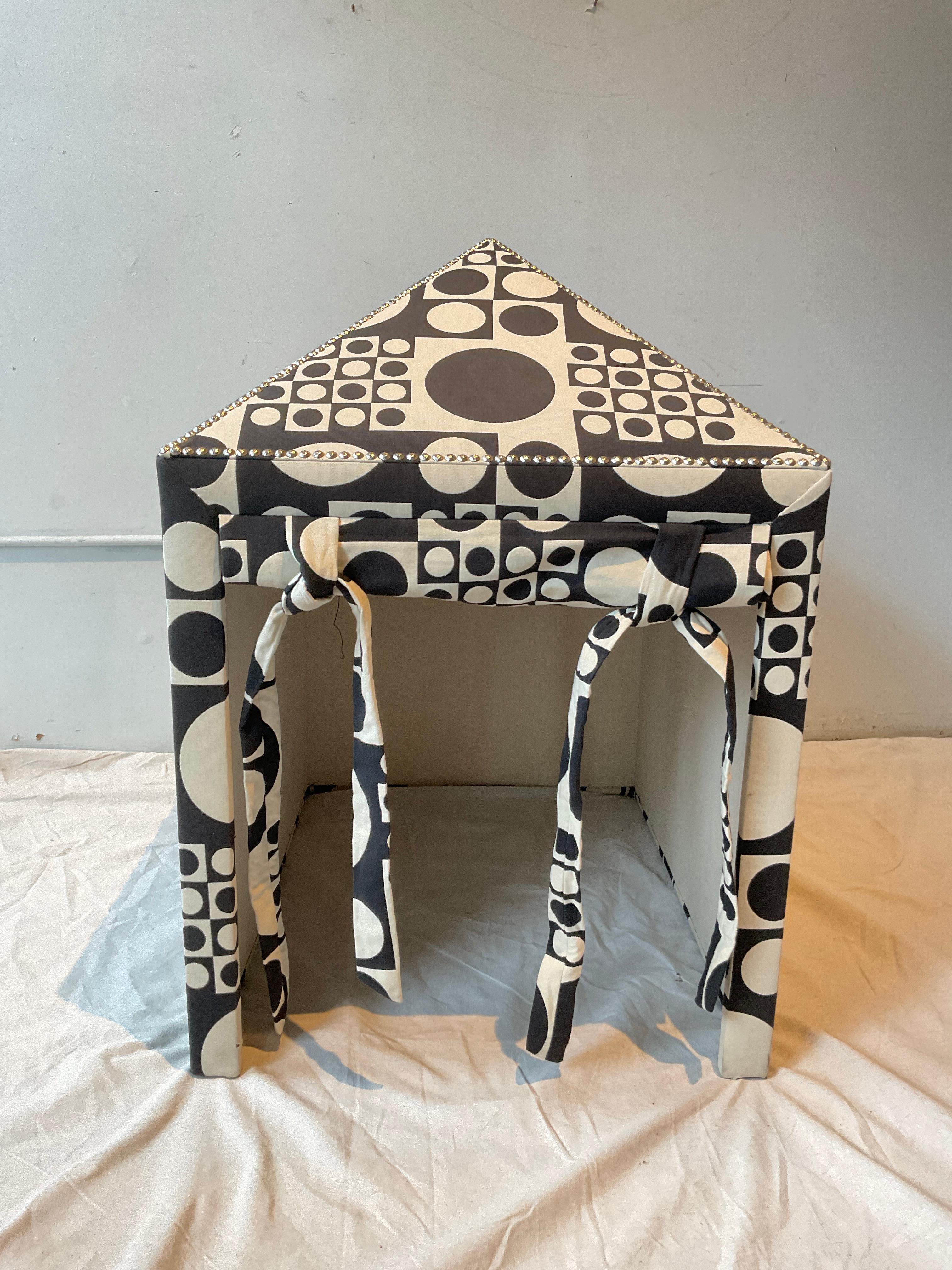 Verner Panton Geometri Fabric Custom Made Doghouse  In Good Condition For Sale In Tarrytown, NY