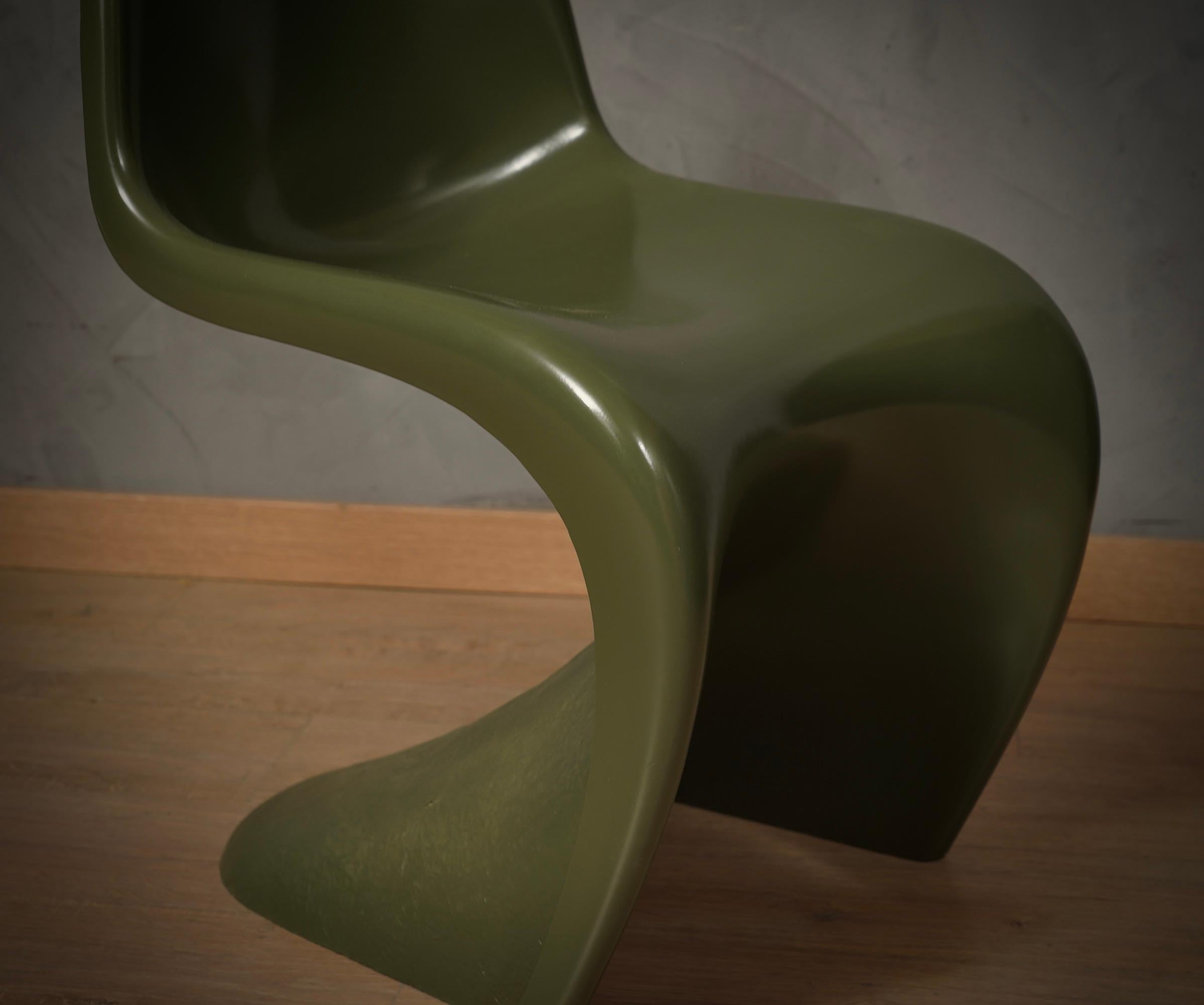 Mid-Century moderno Verner Panton Green Side Chairs, 1960 in vendita