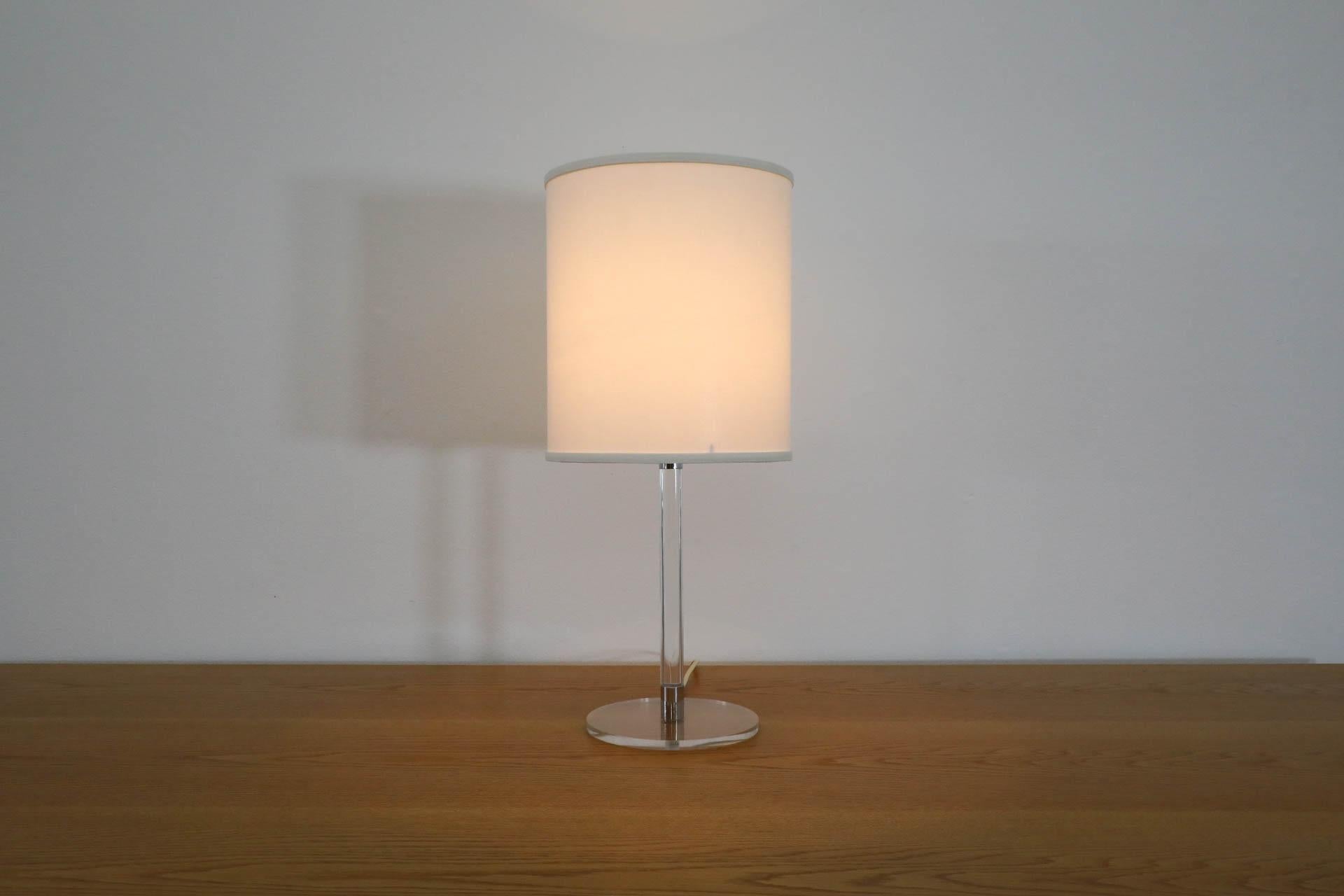 Dutch Post Modern, 1980's, transparent lucite table lamp with chrome details and new white linen drum shade. Manufactured by Harco Loor (attr) and based on the designs by Verner Panton. Harco Loor Design was founded in the early 80’s as a result of