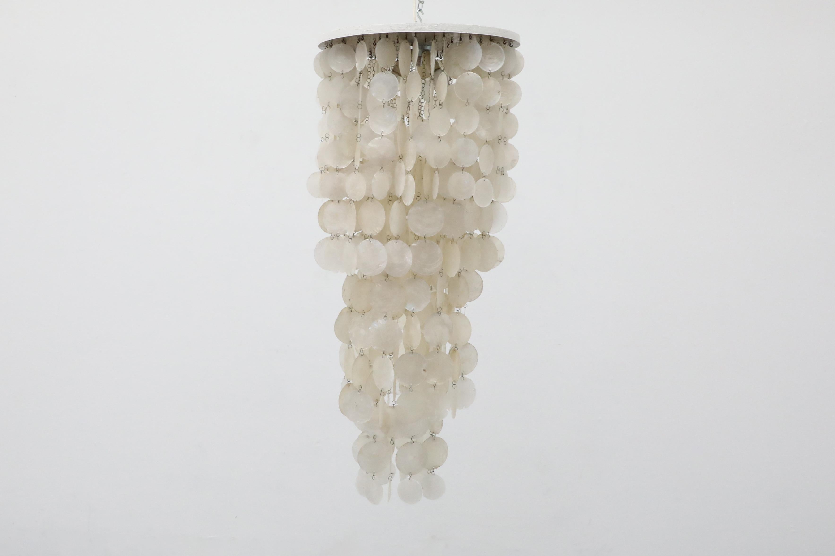 Verner Panton Inspired Mid-Century Italian Multi-Tiered Capiz Chandelier For Sale 1