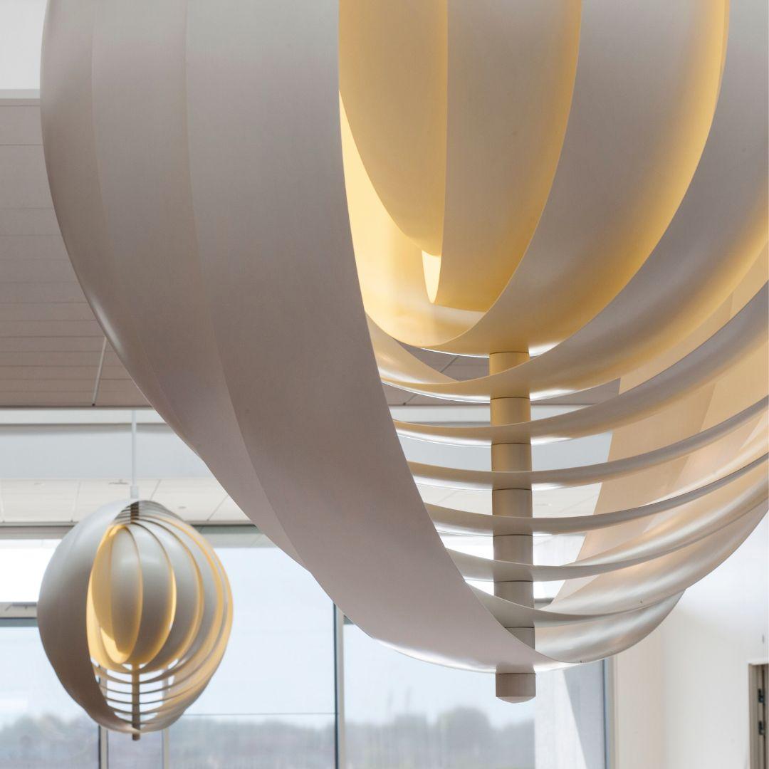 XXIe siècle et contemporain Grande lampe à suspension « Moon » de Verner Panton en métal blanc et Lamella pour Verpan en vente