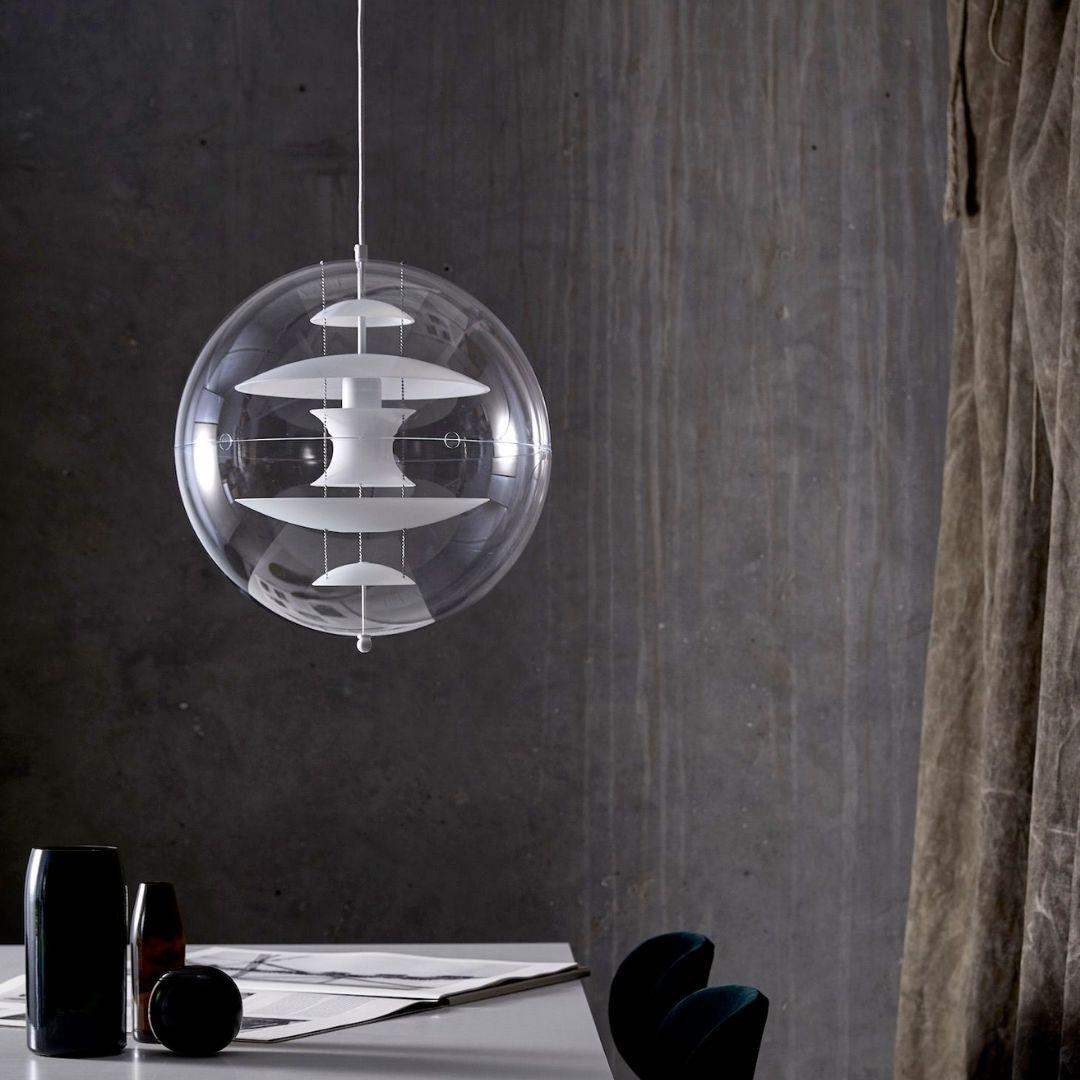 Große Verner Panton-Pendelleuchte „VP Globe“ aus geblasenem Opalglas und Acryl für Verpan (Moderne der Mitte des Jahrhunderts) im Angebot