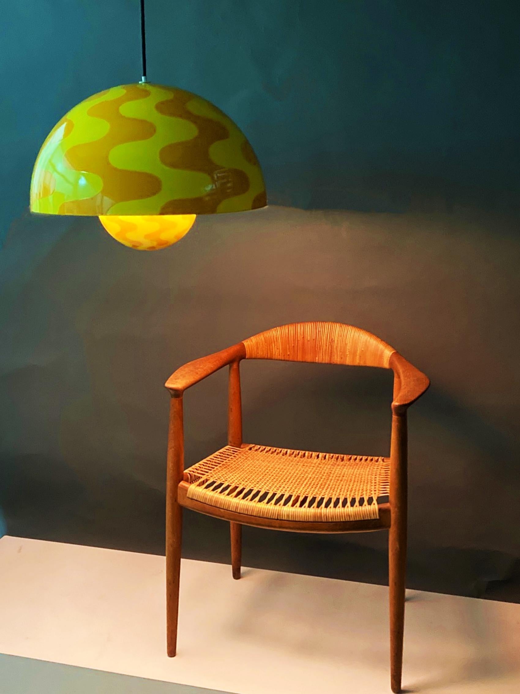 Verner Panton, Large Yellow Flowerpot Pendant Light, model VP2, original example For Sale 3