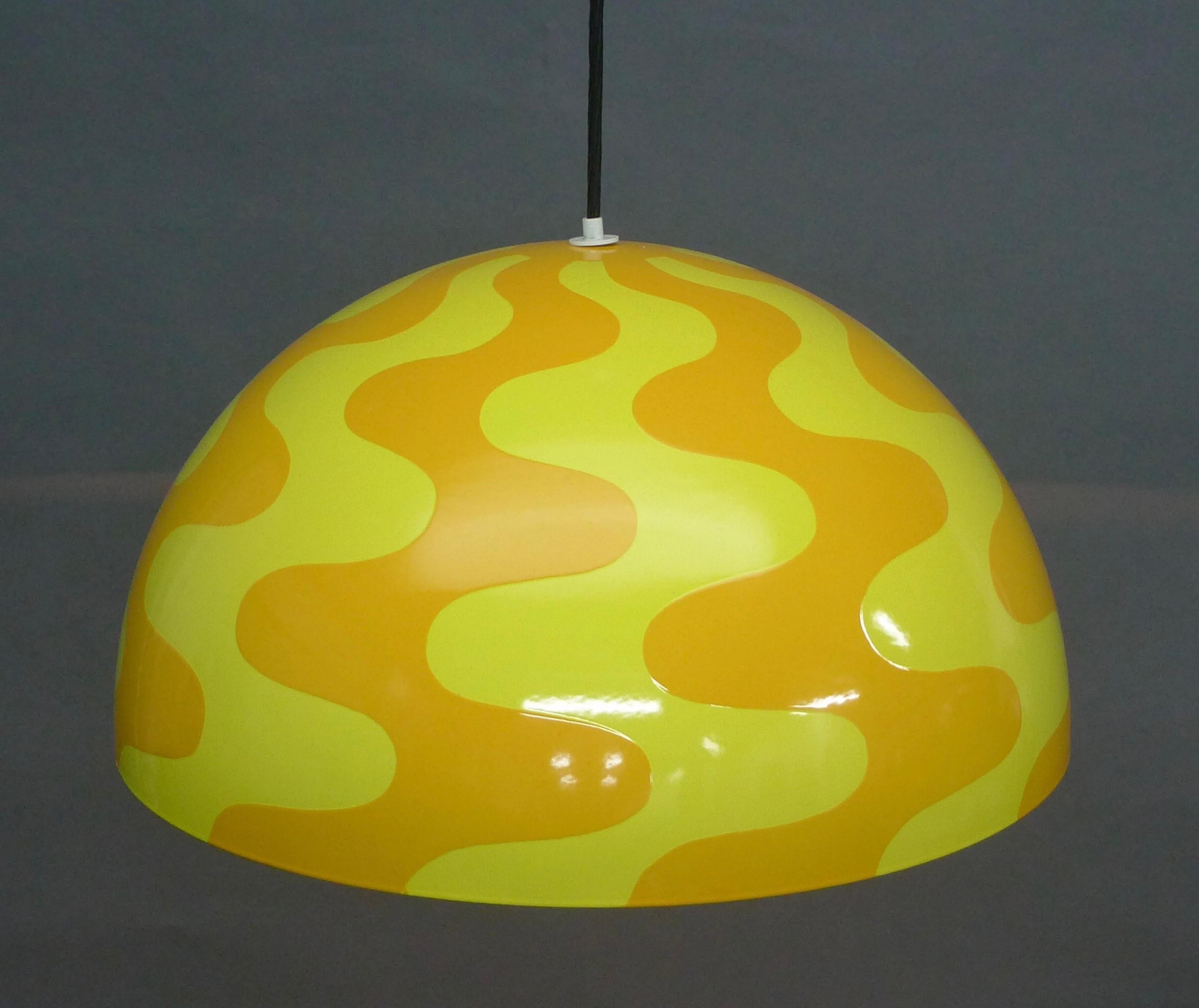Verner Panton, Large Yellow Flowerpot Pendant Light, model VP2, original example In Good Condition For Sale In Wargrave, Berkshire