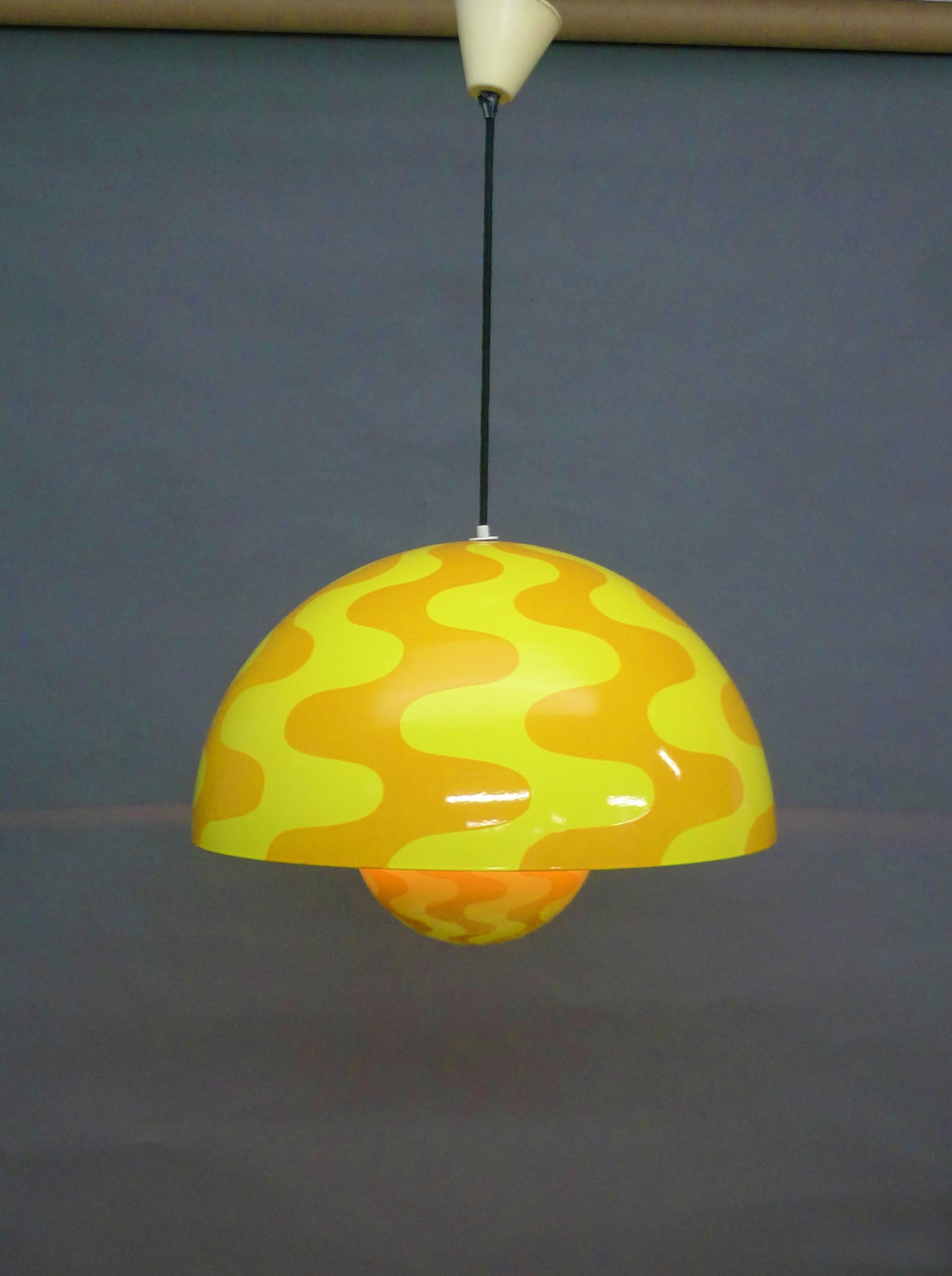 Verner Panton, Large Yellow Flowerpot Pendant Light, model VP2, original example For Sale 1