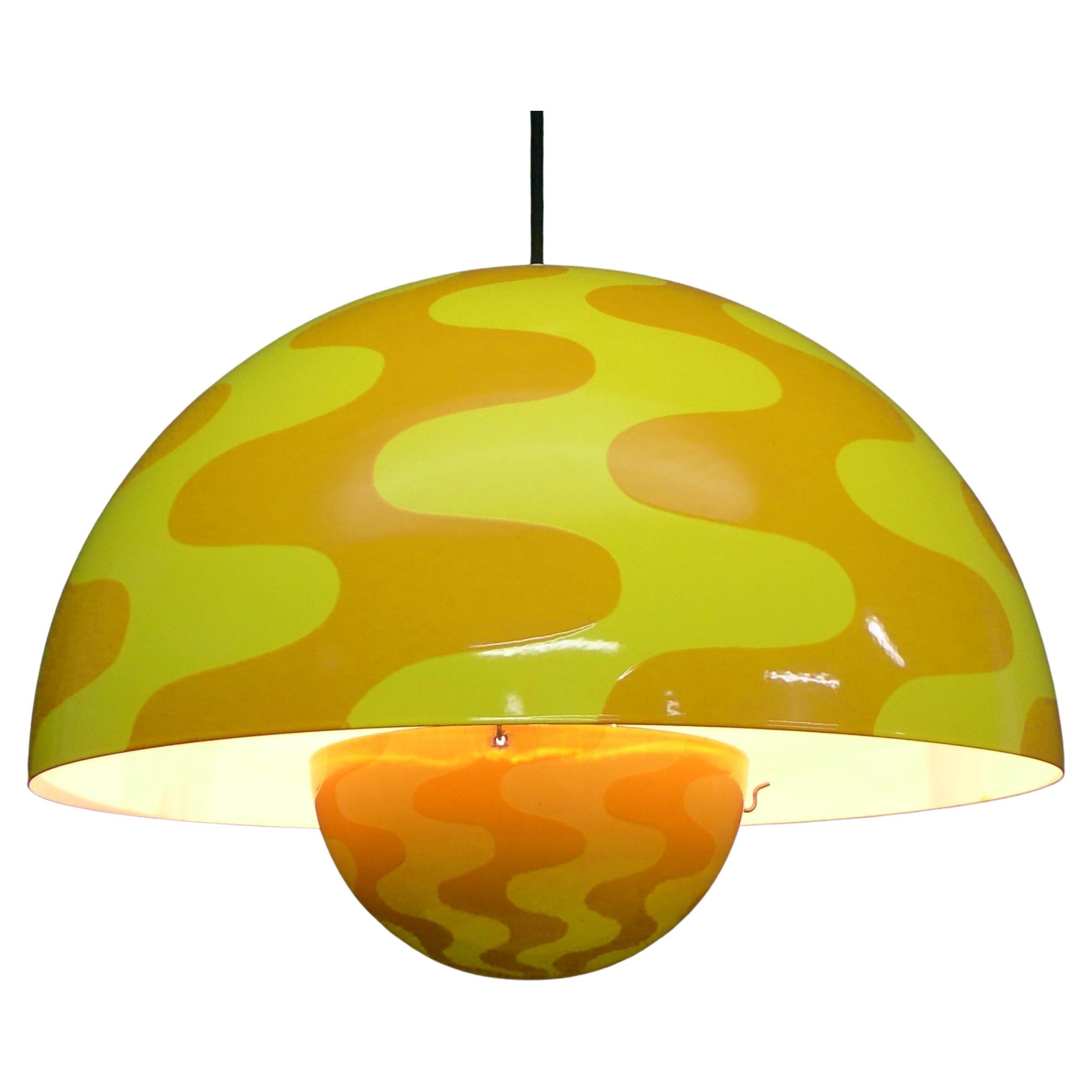 Große gelbe Blumentopf-Pendelleuchte von Verner Panton, Modell VP2, Original example