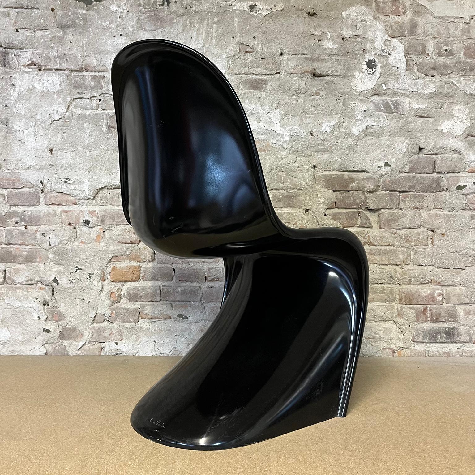 Mid-Century Modern Chaise empilable Orginal de Verner Panton en fibre de verre lourde noire de Vitra en vente