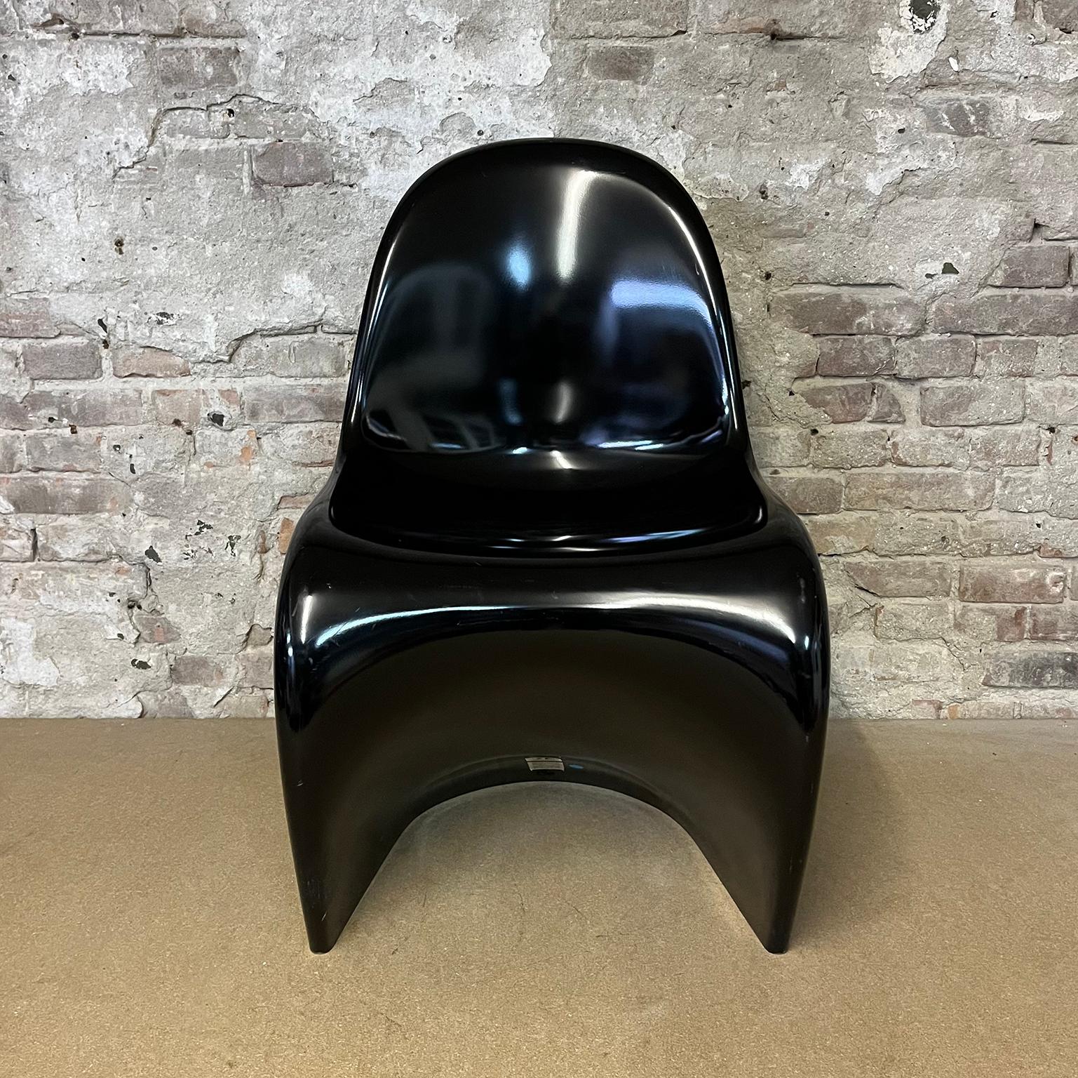 Chaise empilable Orginal de Verner Panton en fibre de verre lourde noire de Vitra Bon état - En vente à Amsterdam IJMuiden, NL