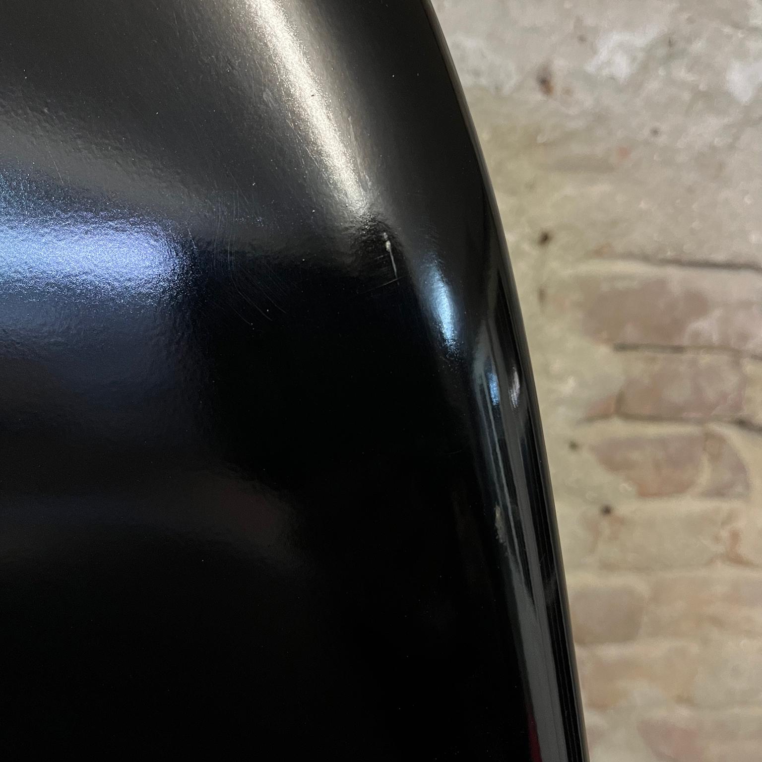 Fibre de verre Chaise empilable Orginal de Verner Panton en fibre de verre lourde noire de Vitra en vente