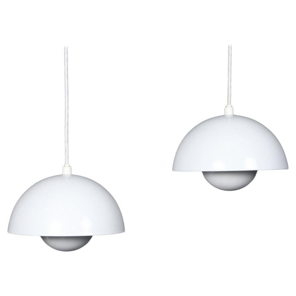 Paire de pendentifs pot de fleurs en émail Verner Panton, première édition de Louis Poulsen