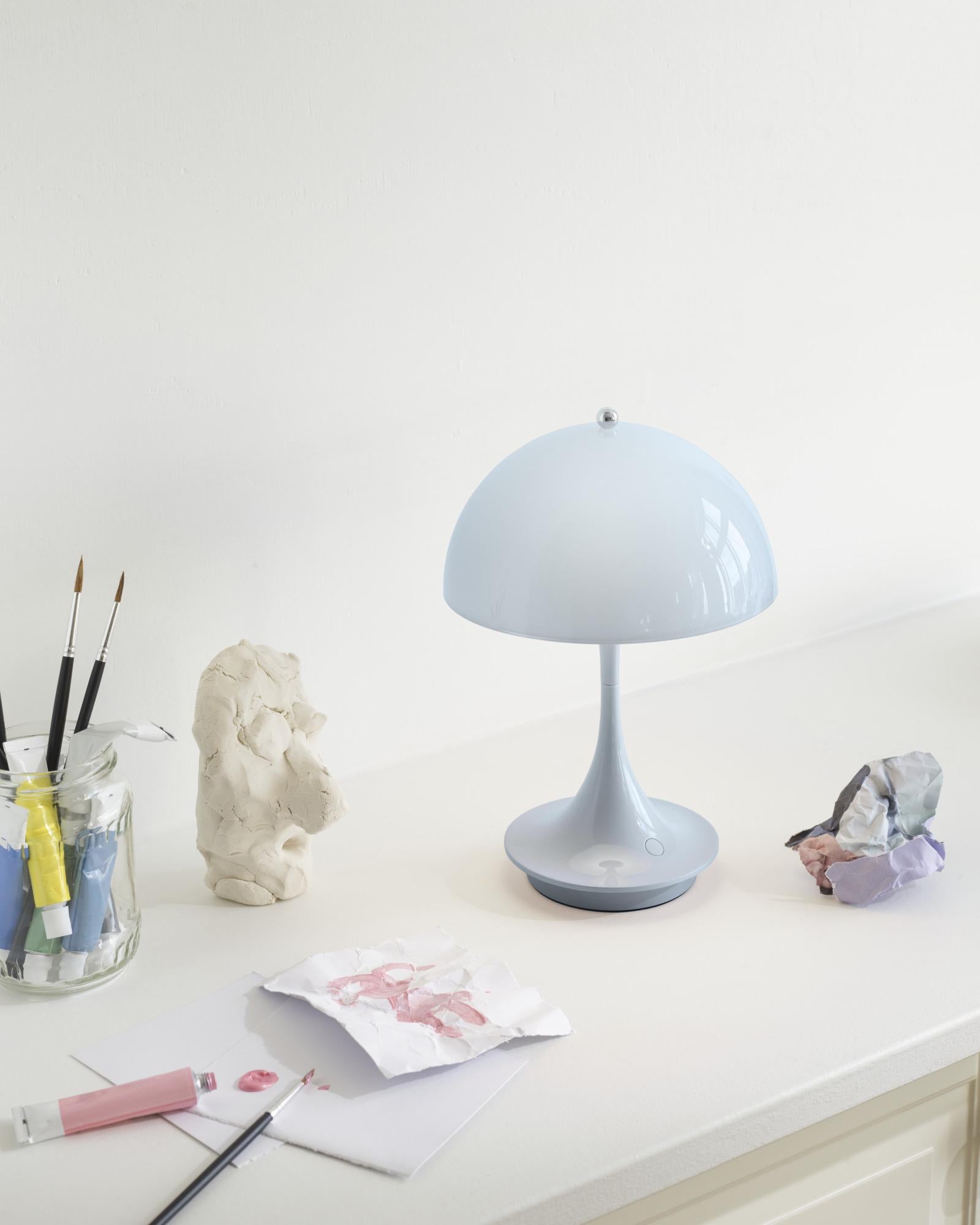 Porzellanlampe „Panthella 160“ von Verner Panton für Louis Poulsen in Opal blassblau (Skandinavische Moderne) im Angebot