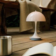 Verner Panton Lámpara portátil "Panthella 160" para Louis Poulsen en rosa pálido opalino