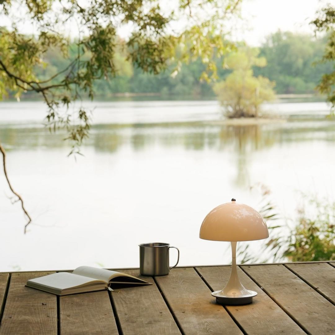 Lampe portable Panthella 160 de Verner Panton pour Louis Poulsen en opale rose pâle Neuf - En vente à Glendale, CA