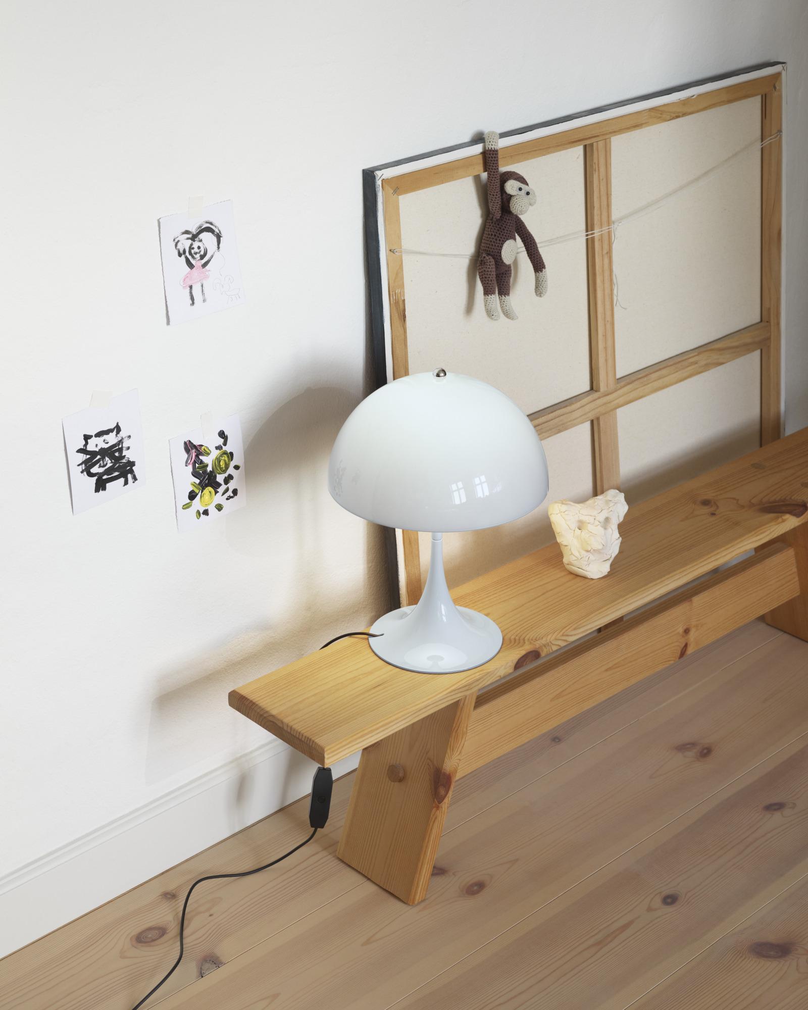 Lampe à poser portable 'Panthella 250' en bleu pâle de Verner Panton pour Louis Poulsen

La lampe de table 