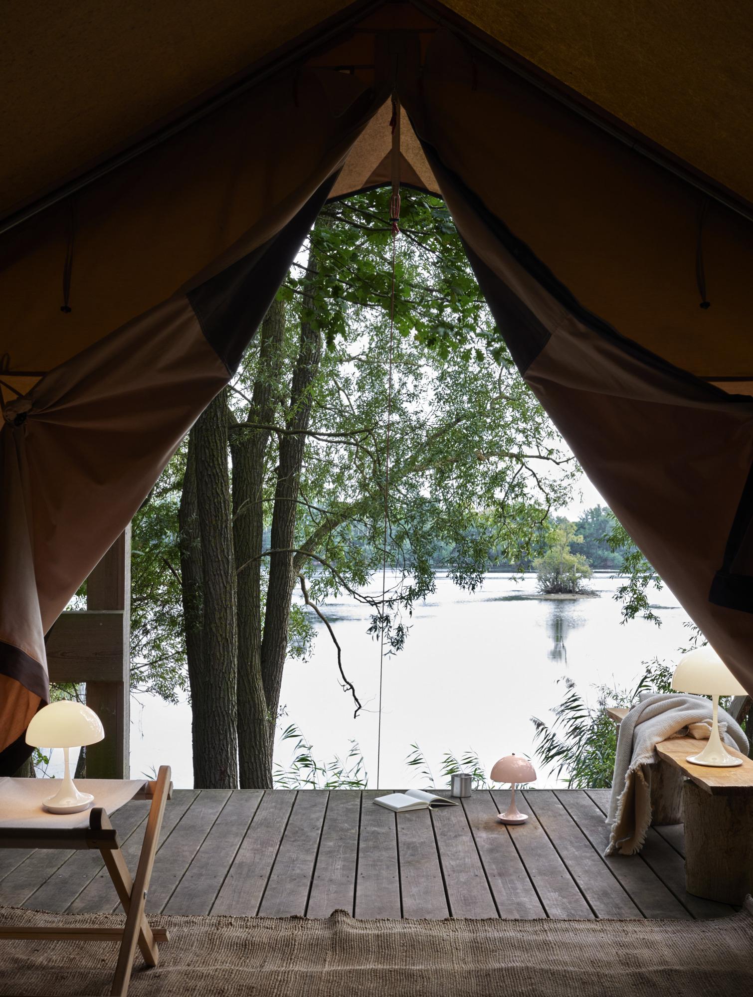 Lampe à poser portable 'Panthella 250' en bleu pâle de Verner Panton pour Louis Poulsen Neuf - En vente à Glendale, CA