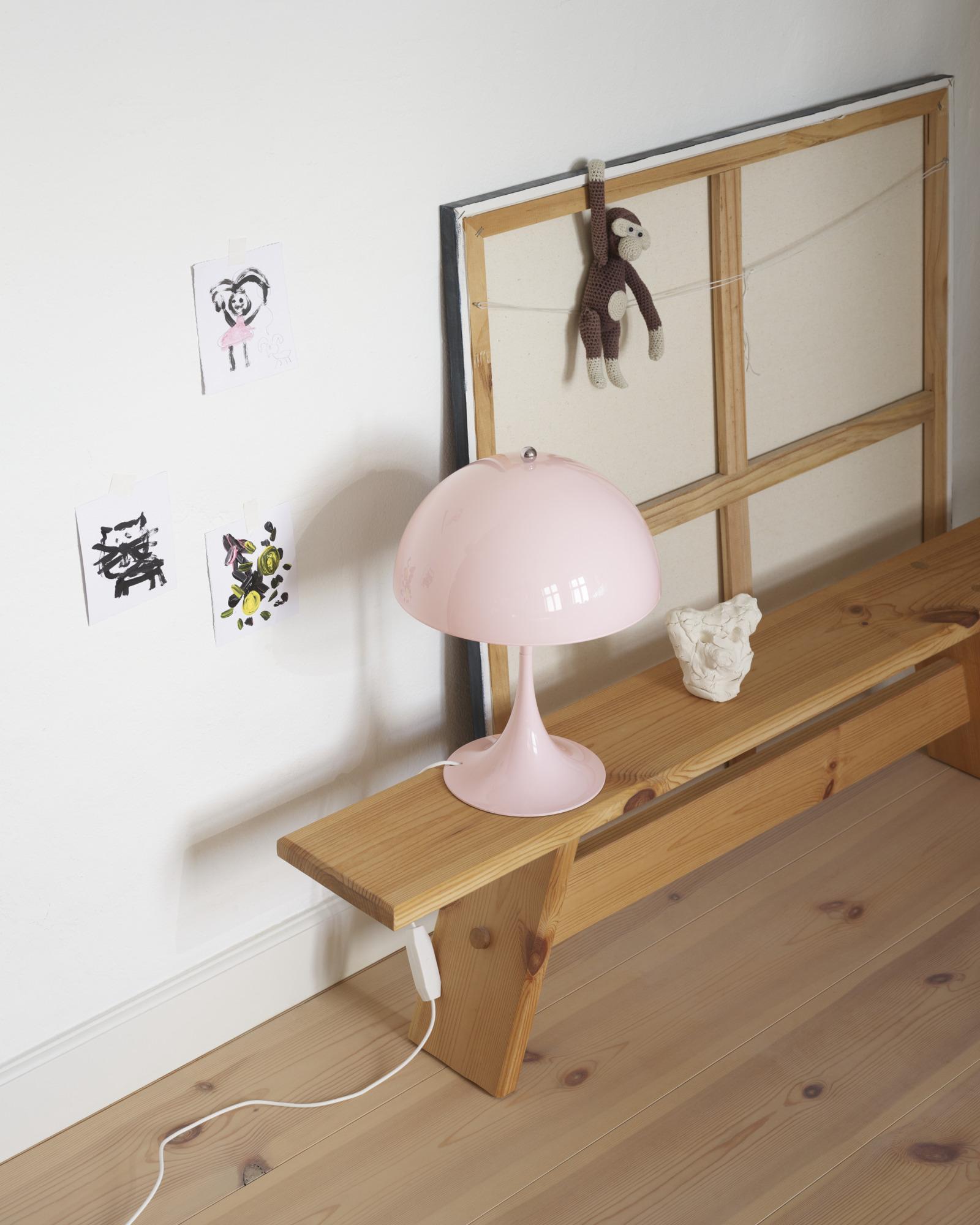 Mid-Century Modern Lampe à poser portable 'Panthella 250' en rose pâle pour Louis Poulsen en vente