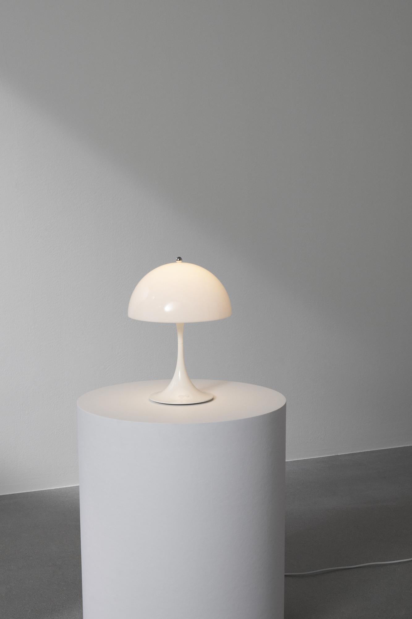 Verner Panton 'Panthella 250' Portable Table Lamp in White for Louis Poulsen

The 'Panthella' table lamp, originally designed in 1971, reflects Panton's fascination with organic forms. Panton is known for his larger-than-life personality and sought