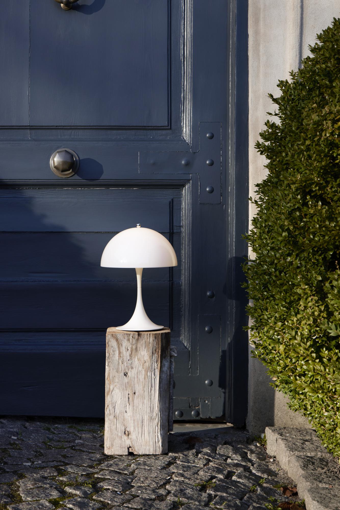 Mid-Century Modern Verner Panton 'Panthella 250' Portable Table Lamp in White for Louis Poulsen For Sale