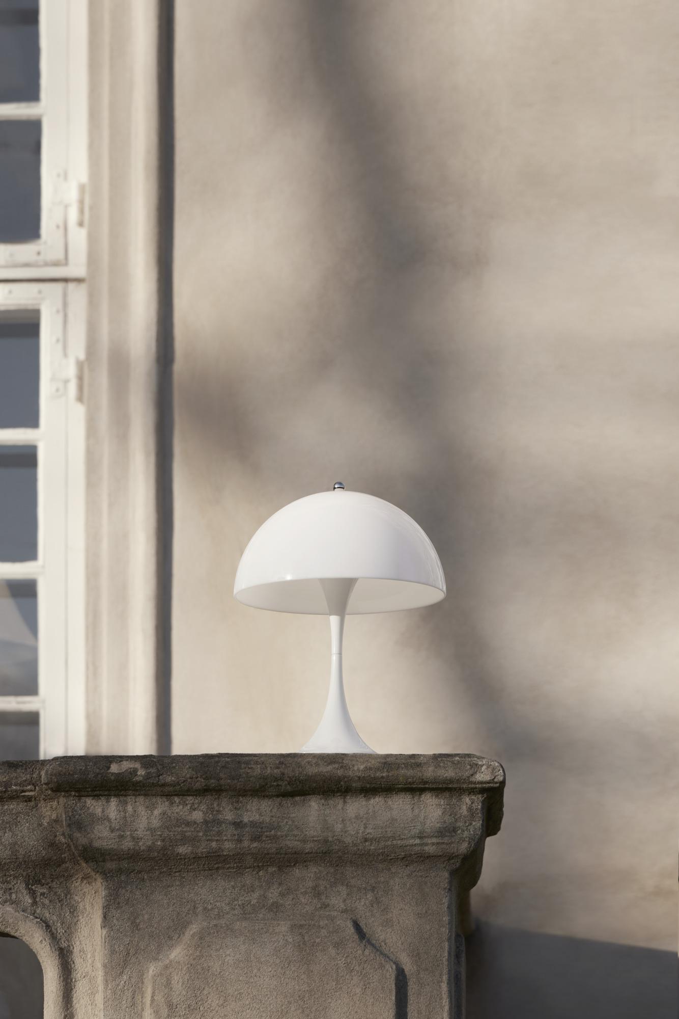 Verner Panton 'Panthella 250' Portable Table Lamp in White for Louis Poulsen For Sale 1