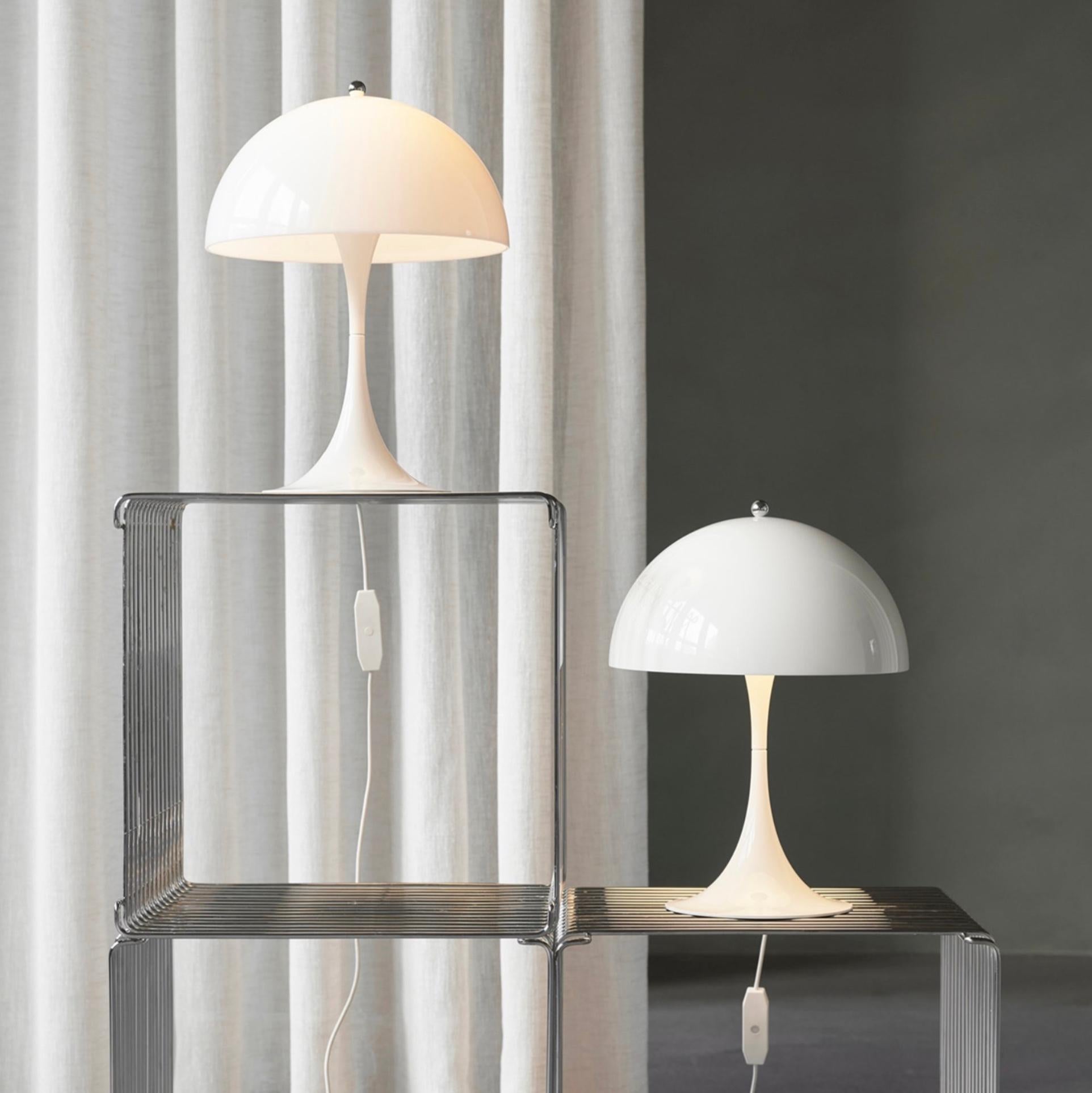 Mid-Century Modern Verner Panton 'Panthella 250' Table Lamp 'Coral' Metal for Louis Poulsen For Sale