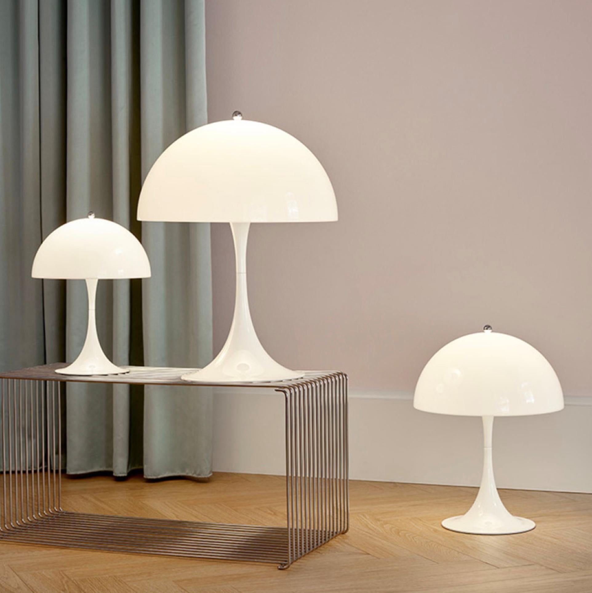 Contemporary Verner Panton 'Panthella 250' Table Lamp 'Coral' Metal for Louis Poulsen For Sale