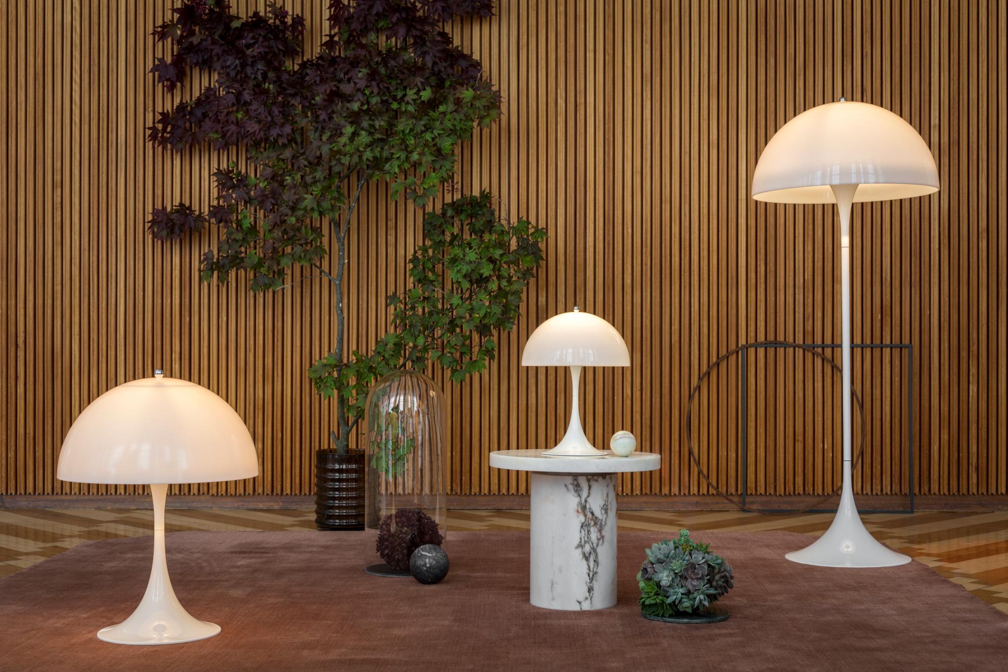 Verner Panton 'Panthella 400' table lamp for Louis Poulsen. 

The Panthella collection was designed by Verner Panton in 1971 and remain one of his most popular lighting designs. Panton developed the Panthella table lamp to give off an organic shape