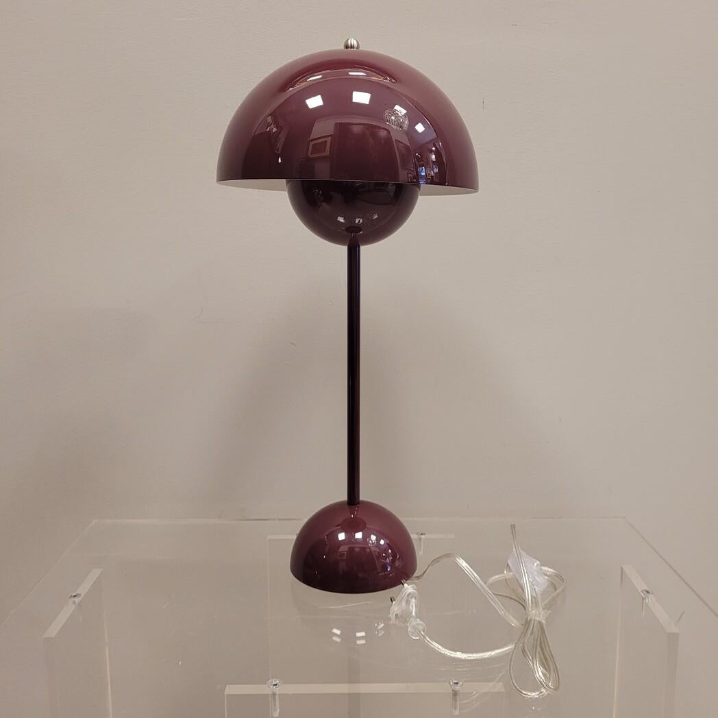 Verner Panton Panthella  Lámpara de mesa burdeos firmada en venta 4