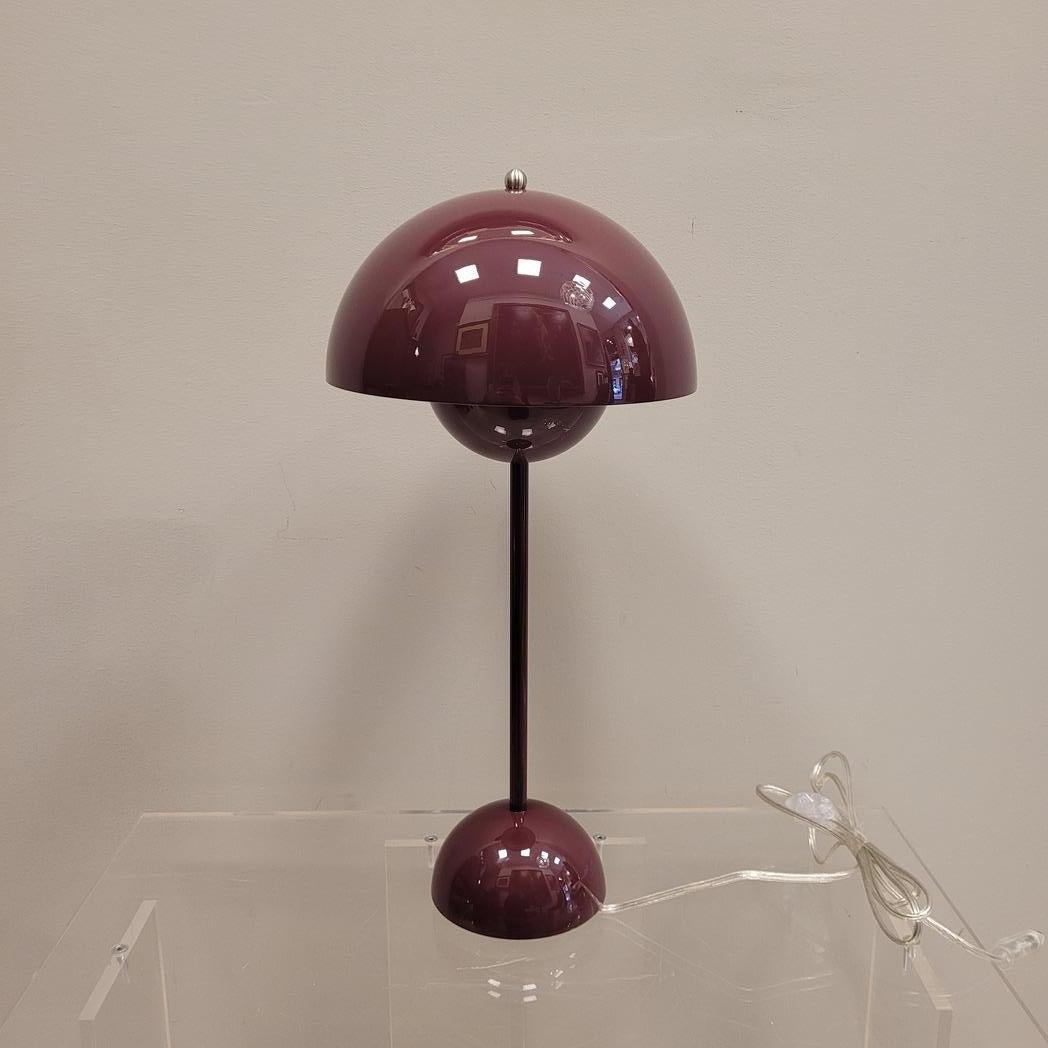 Verner Panton Panthella  Lámpara de mesa burdeos firmada en venta 5