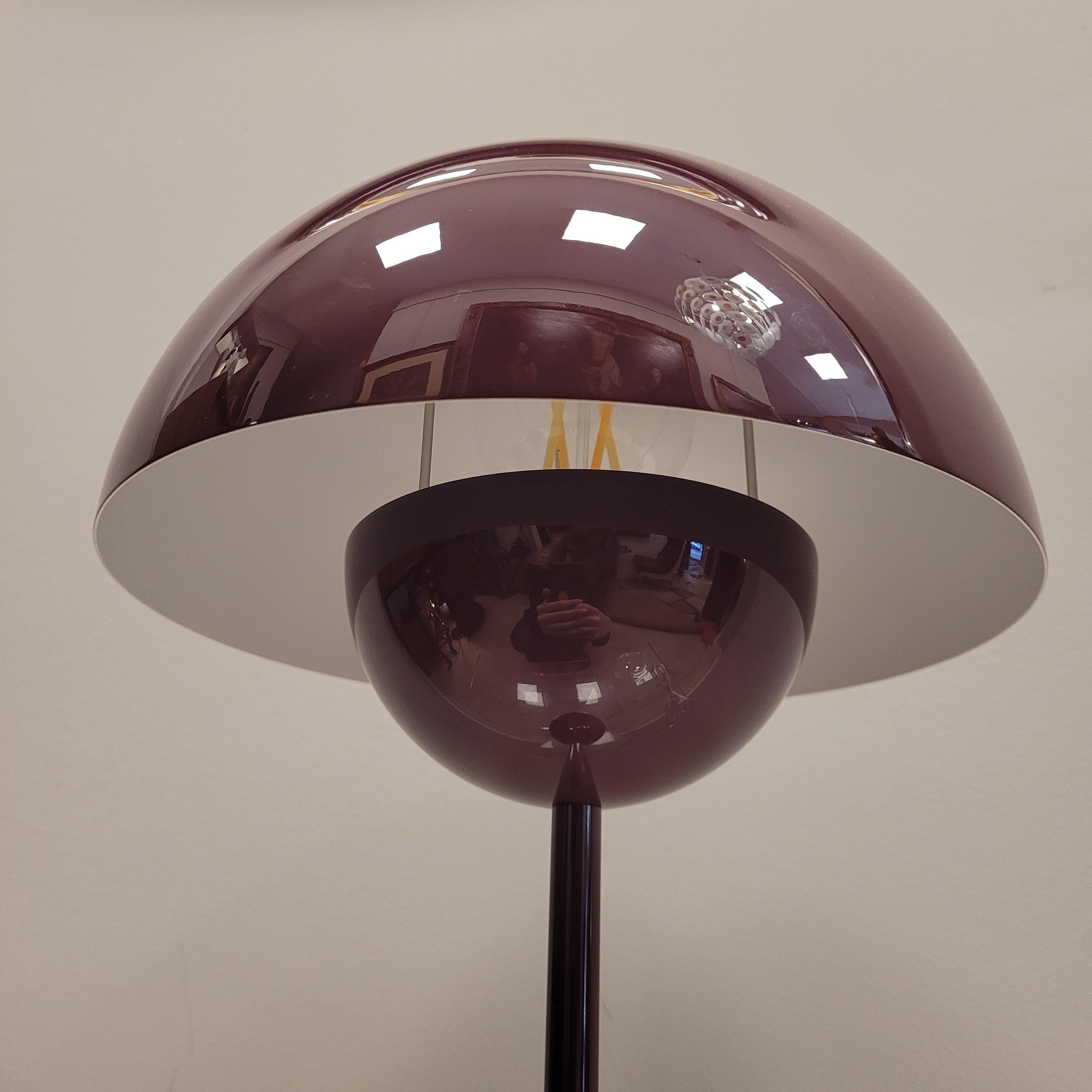 Verner Panton Panthella  Burgundy Table lamp signed In Excellent Condition For Sale In Valladolid, ES