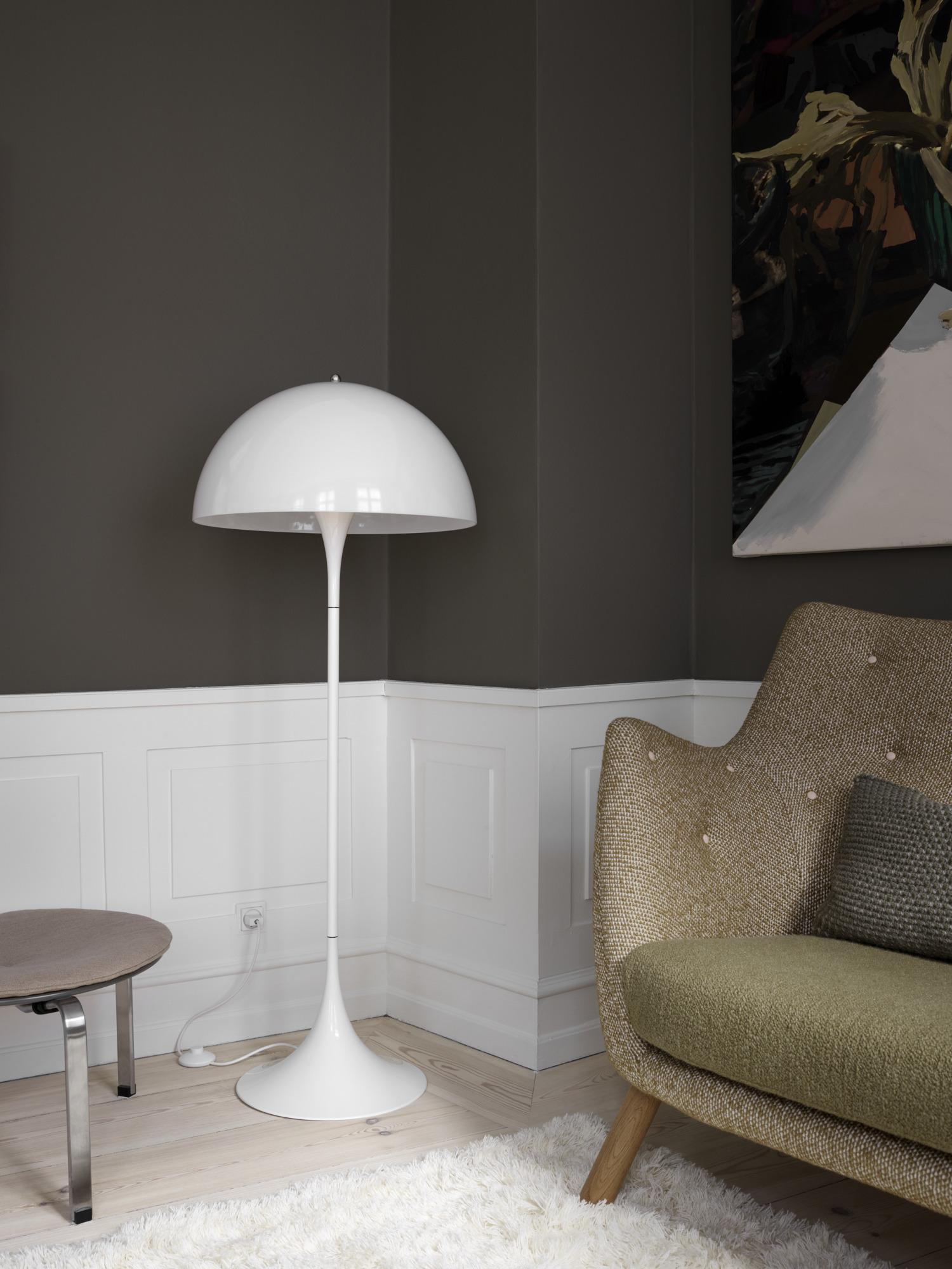 Verner Panton 'Panthella' White Floor Lamp for Louis Poulsen For Sale 1