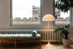 Weiße Stehlampe „Panthella“ von Verner Panton für Louis Poulsen, Weiß