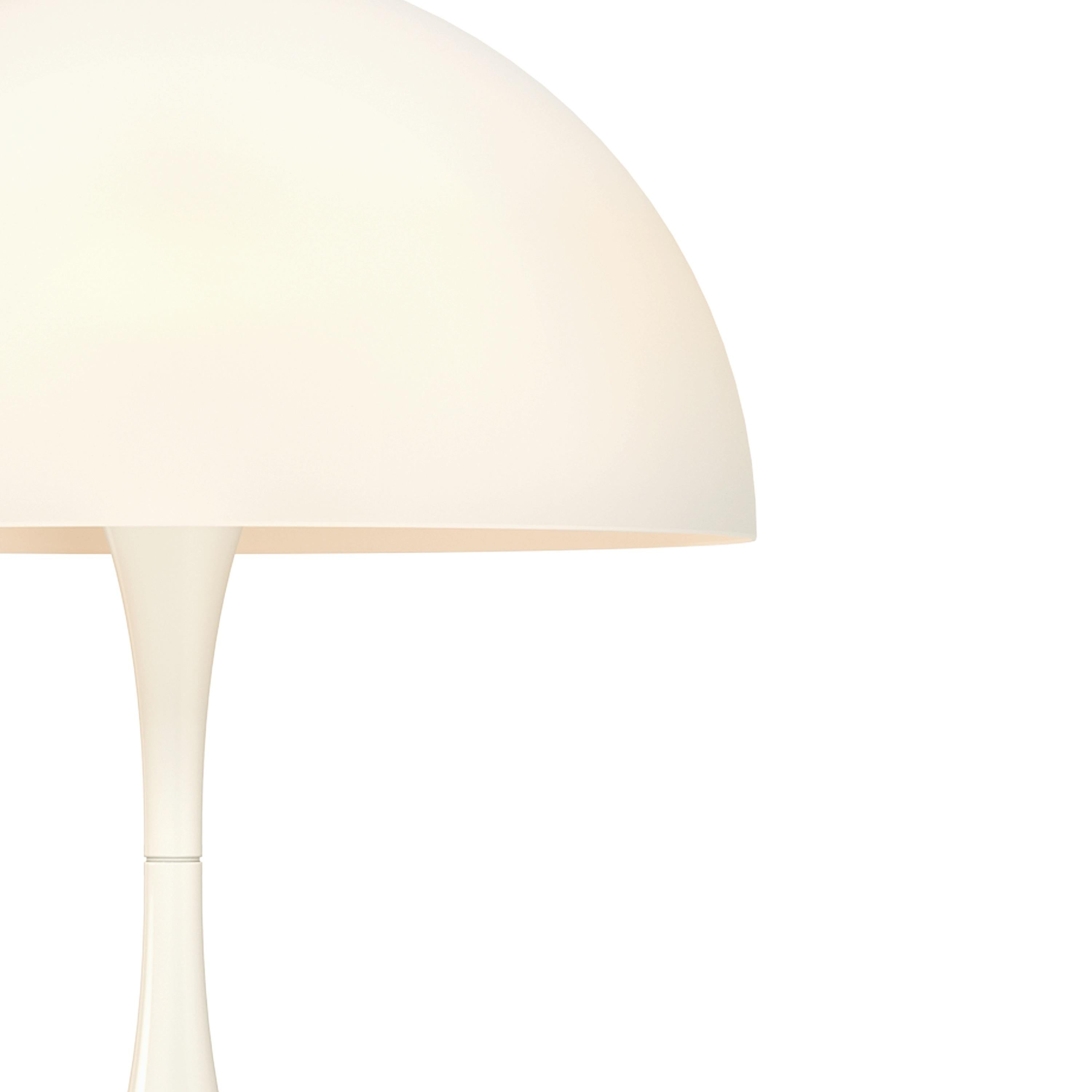 Verner Panton Panthella Mini lampe de table LED en opale blanc pour Louis Poulsen. Exécuté en acrylique blanc opale. La lampe de table Panthella mini LED utilise les dessins originaux de Verner Panton pour produire une lampe de forme organique avec