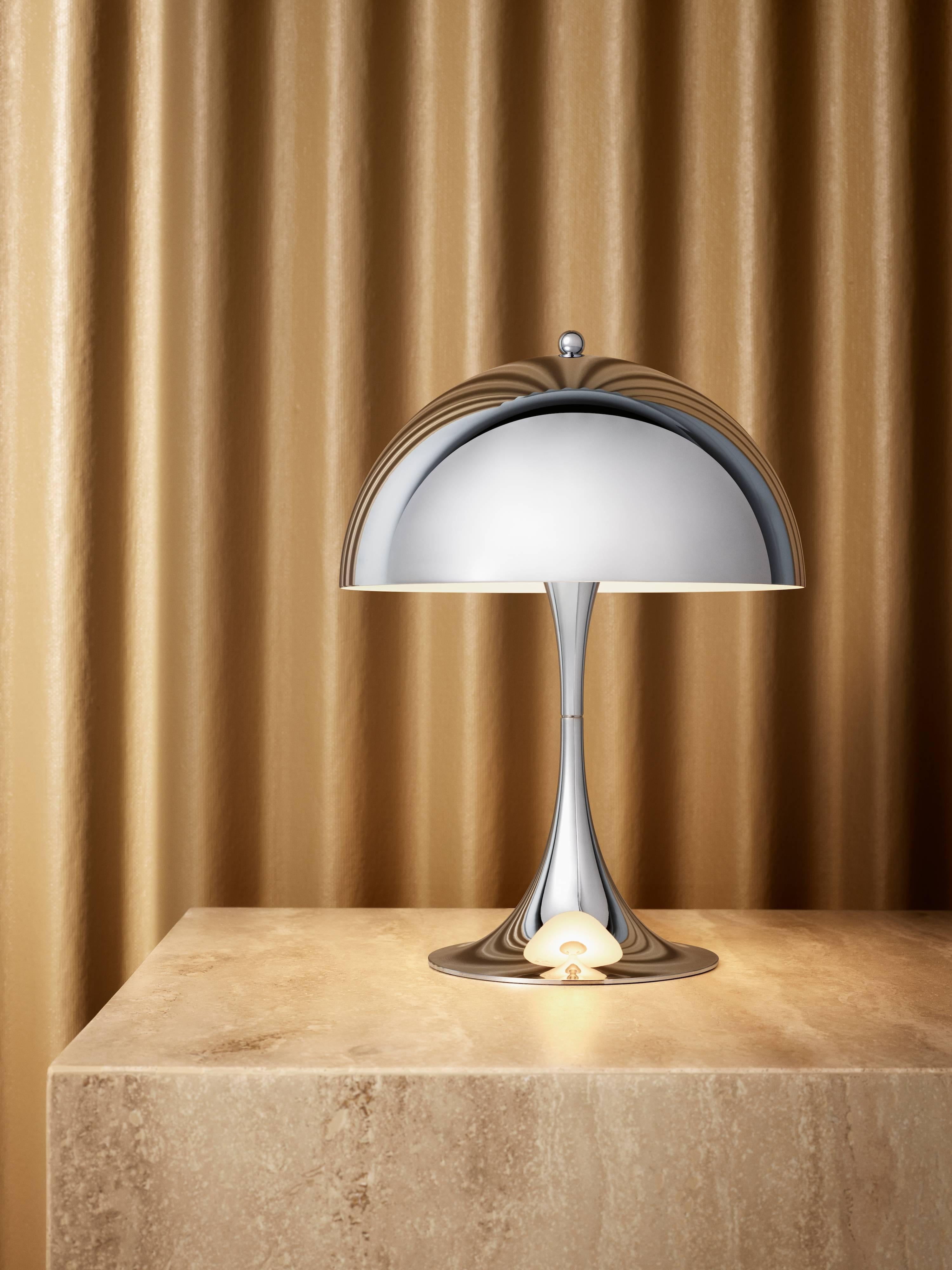 Scandinave moderne Lampe de table LED Panthella 250 de Verner Panton en chrome pour Louis Poulsen en vente