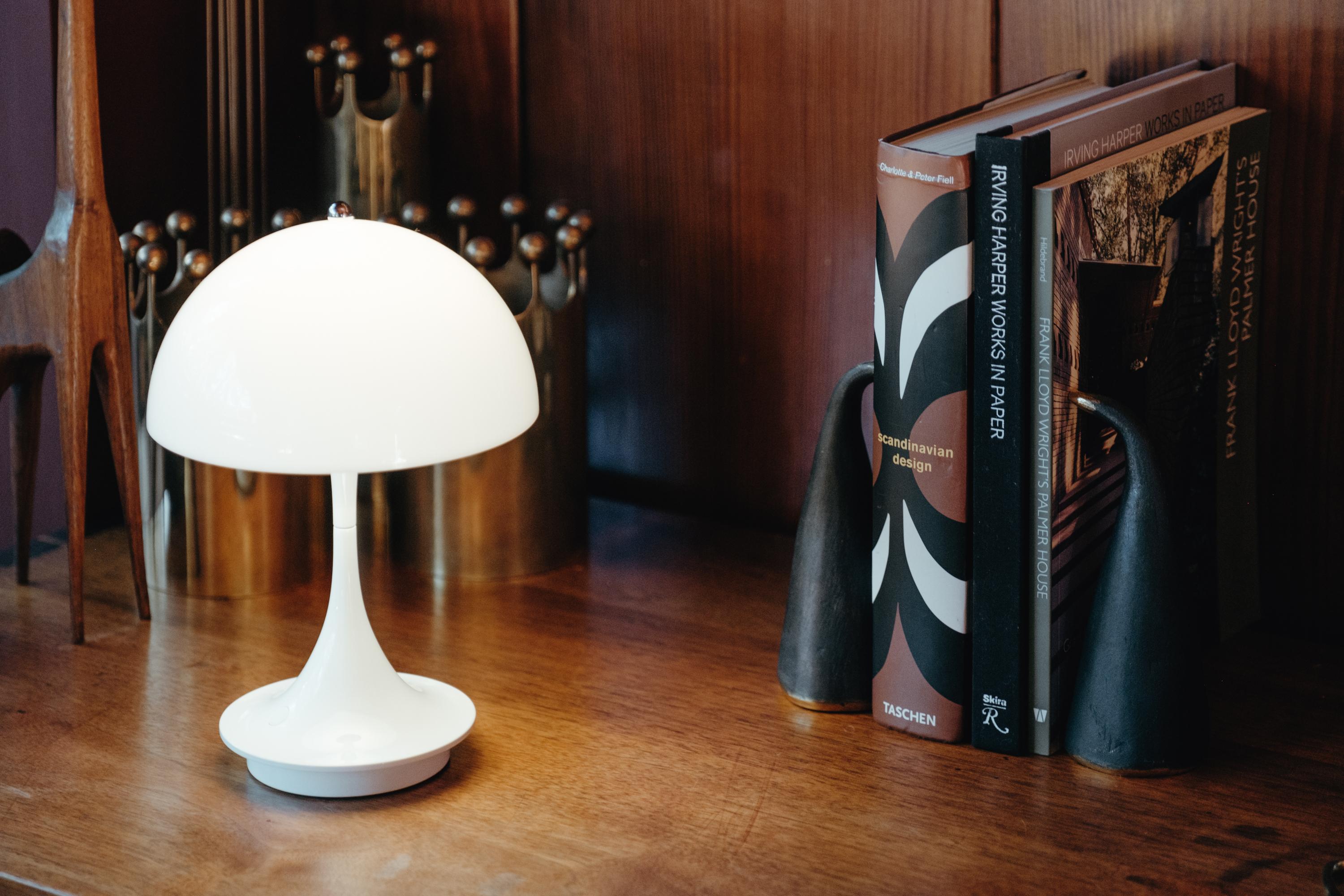 Danois Lampe de bureau « Panthella 160 Portable » de Verner Panton en blanc pour Louis Poulsen en vente