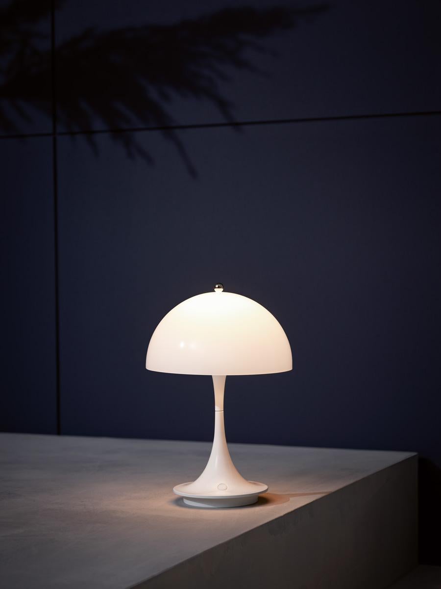 Verner Panton 'Panthella 160 Portable' Table Lamp in White for Louis Poulsen For Sale 1